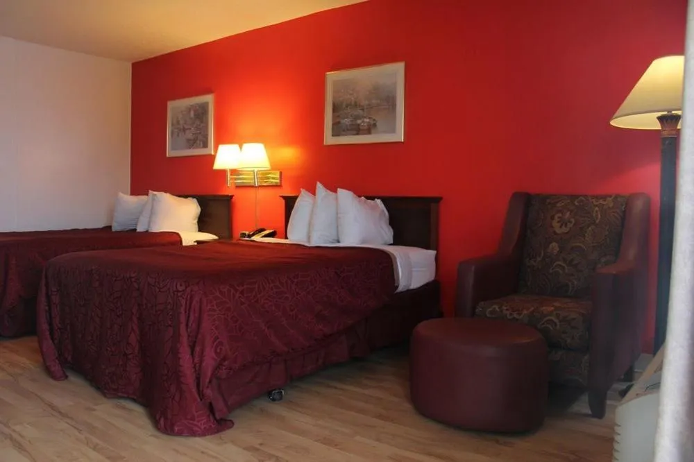 Bed in Norfolk Country Inn and Suites