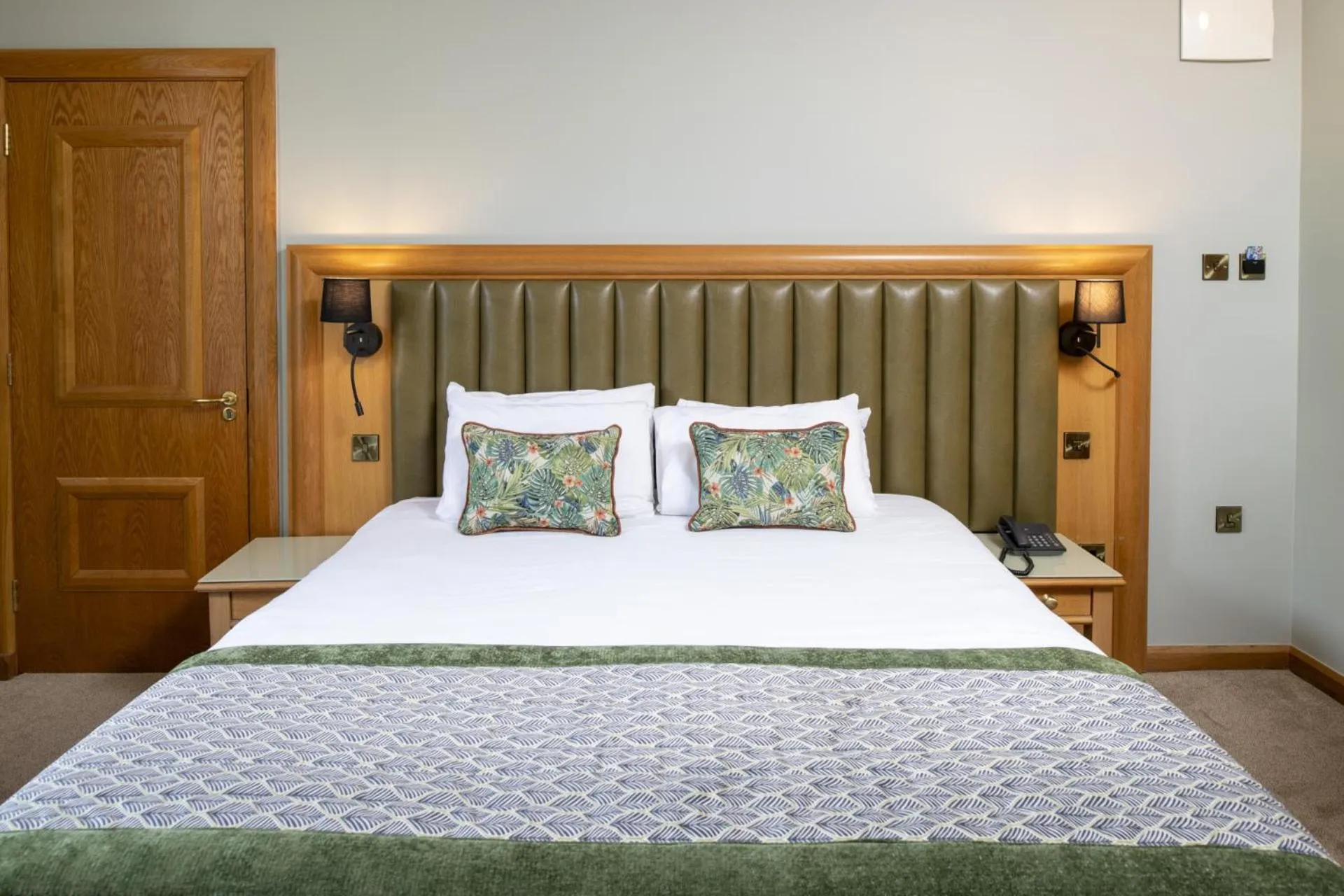 Bedroom, Bed in Roganstown Hotel & Country Club