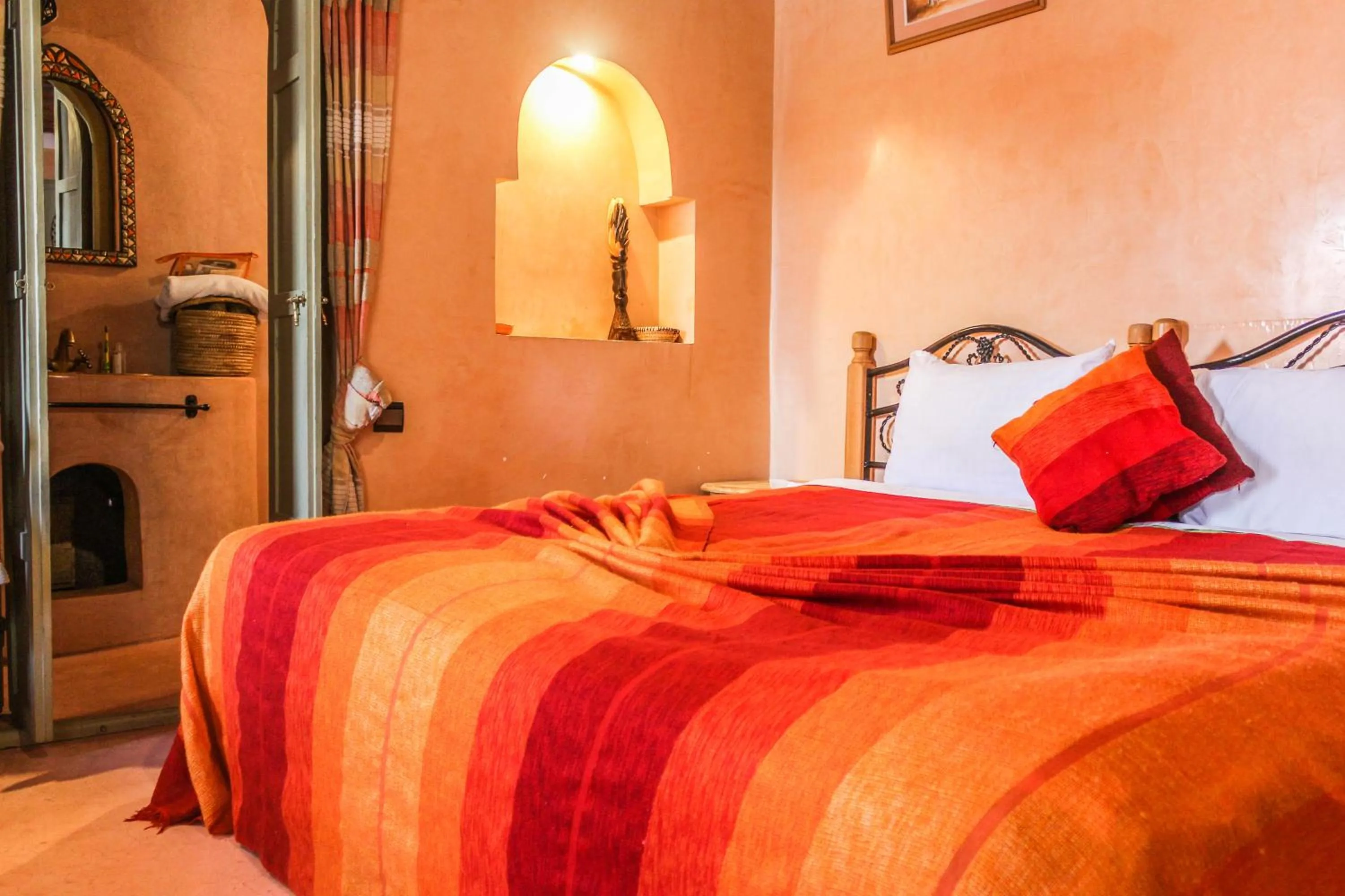 Bed in Riad Minorisa