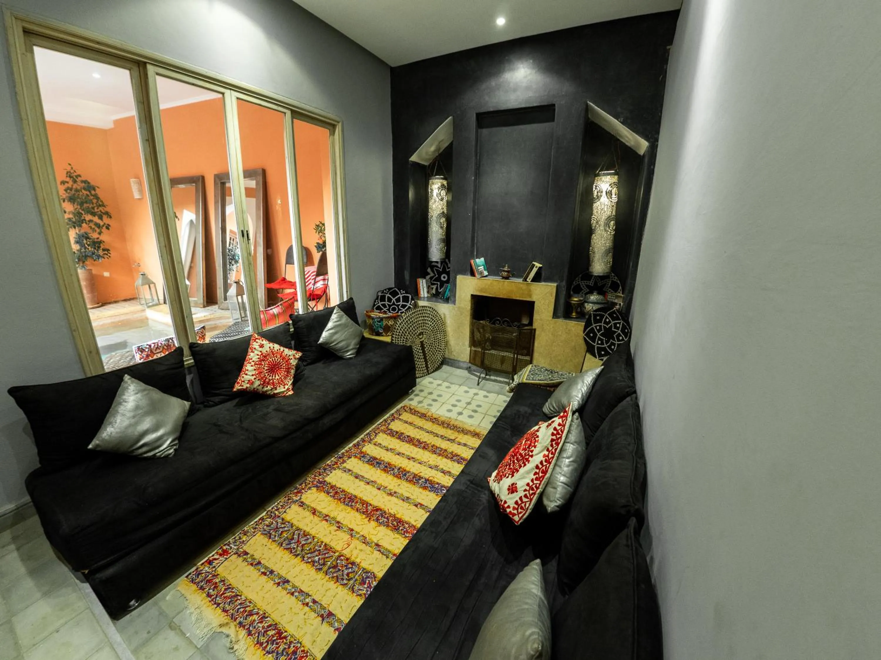 Communal lounge/ TV room in Riad Tahani