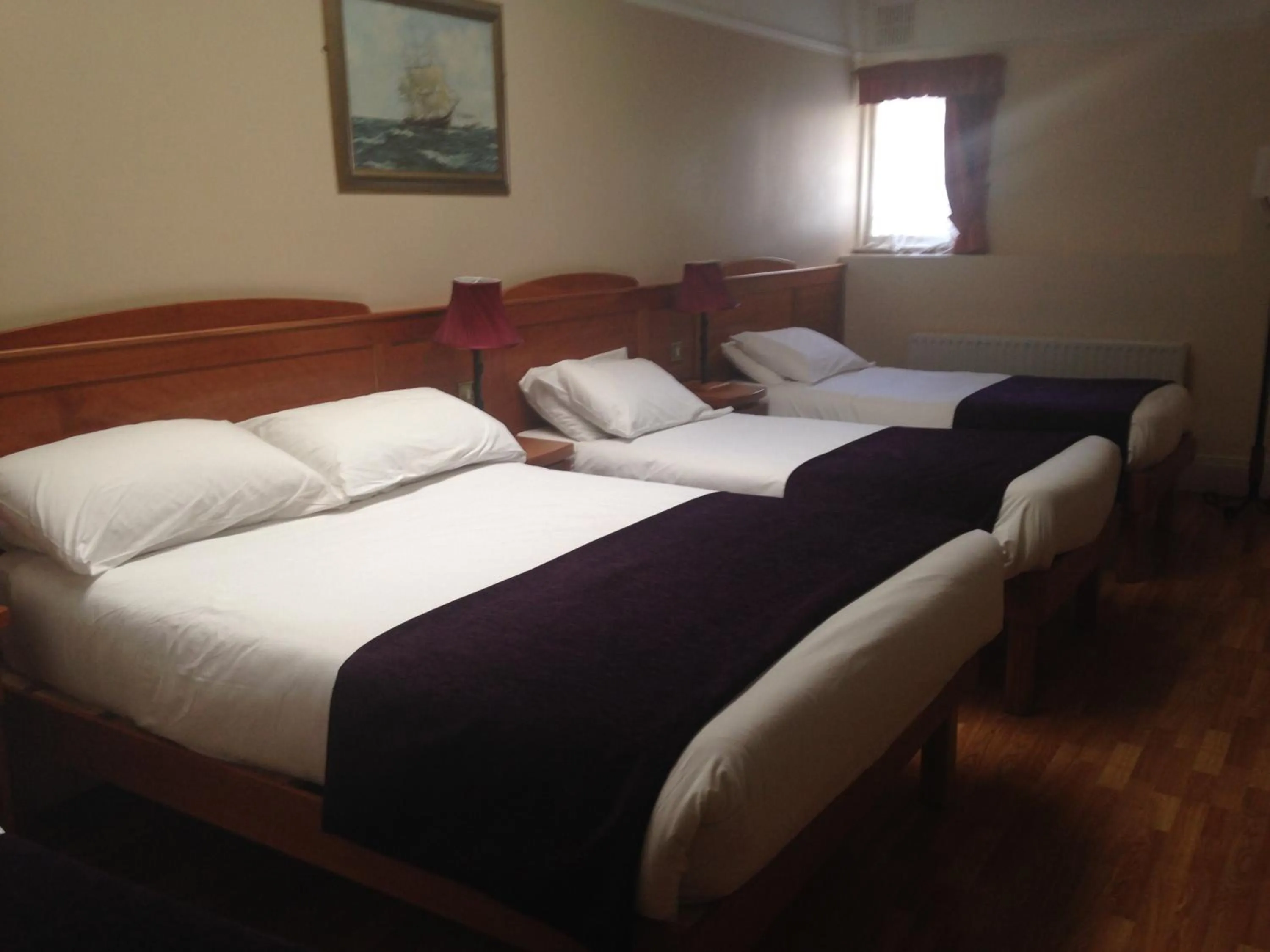 Bedroom, Bed in Kilford Arms