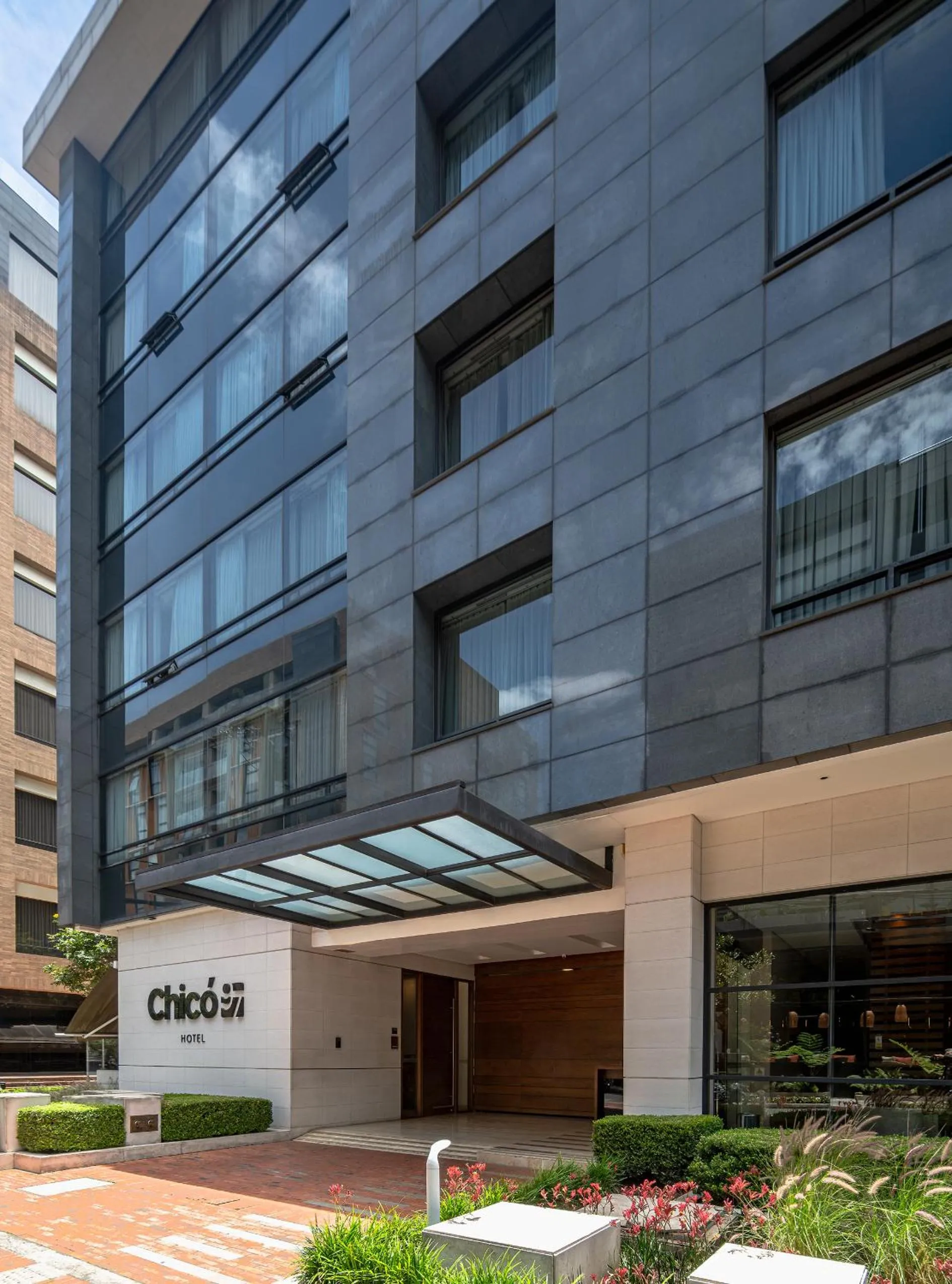 Facade/entrance in Hotel Chico 97 By OxoHotel