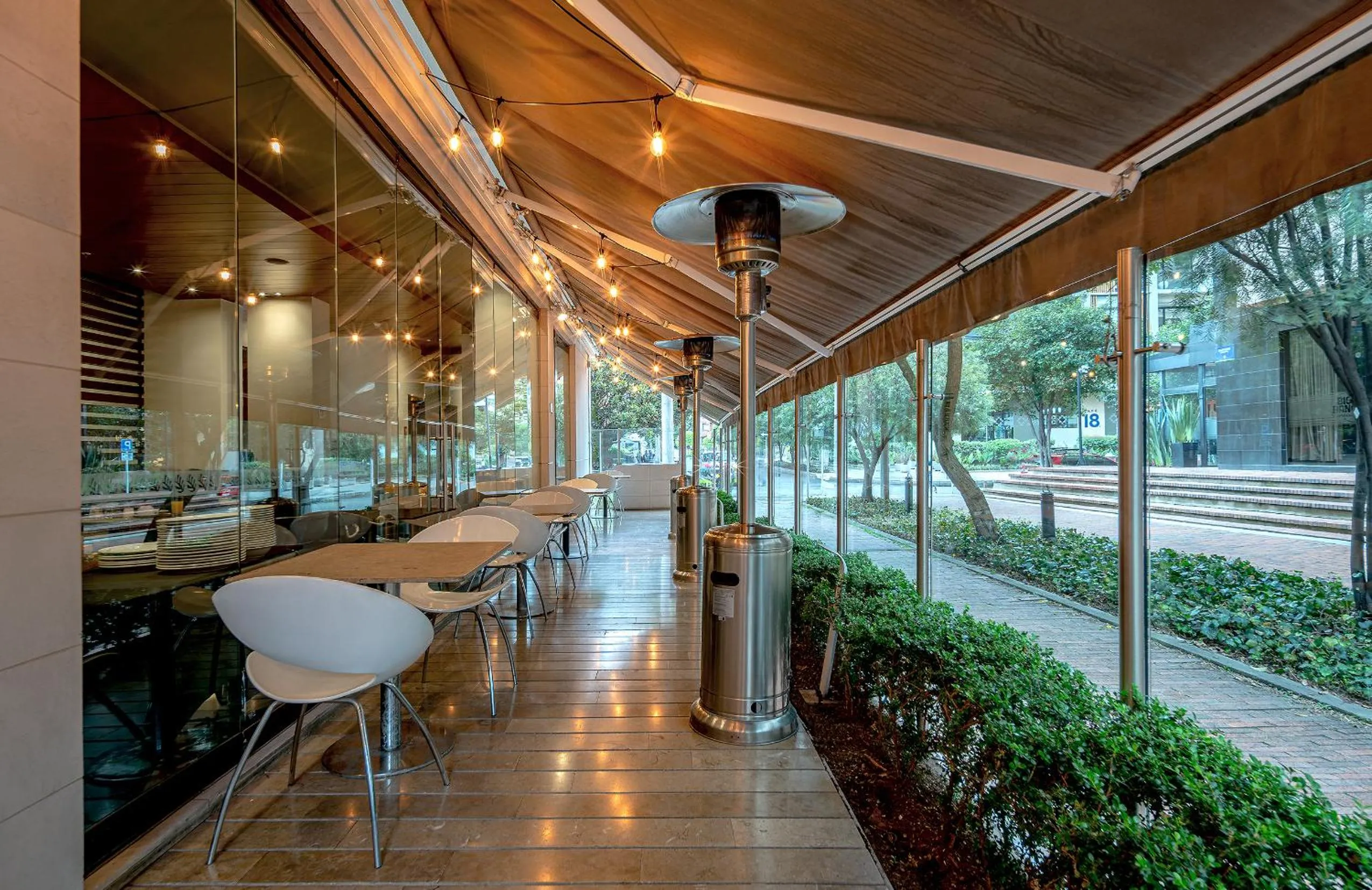 Restaurant/places to eat in Hotel Chico 97 By OxoHotel