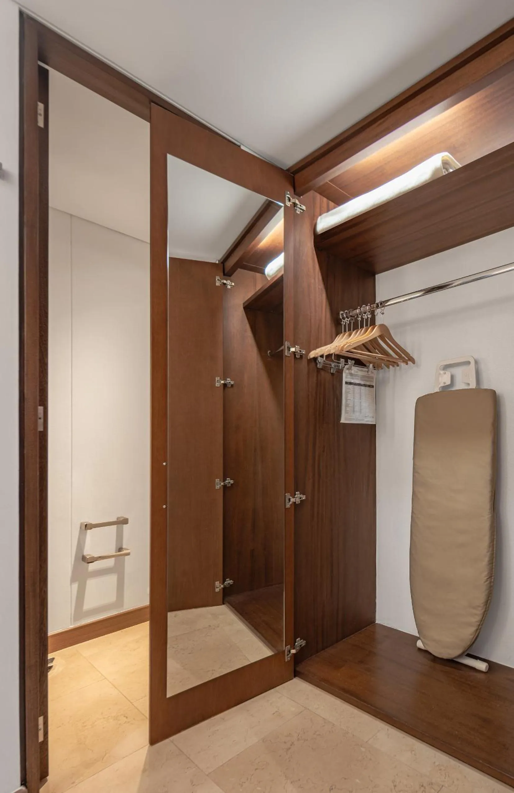 wardrobe in Hotel Chico 97 By OxoHotel