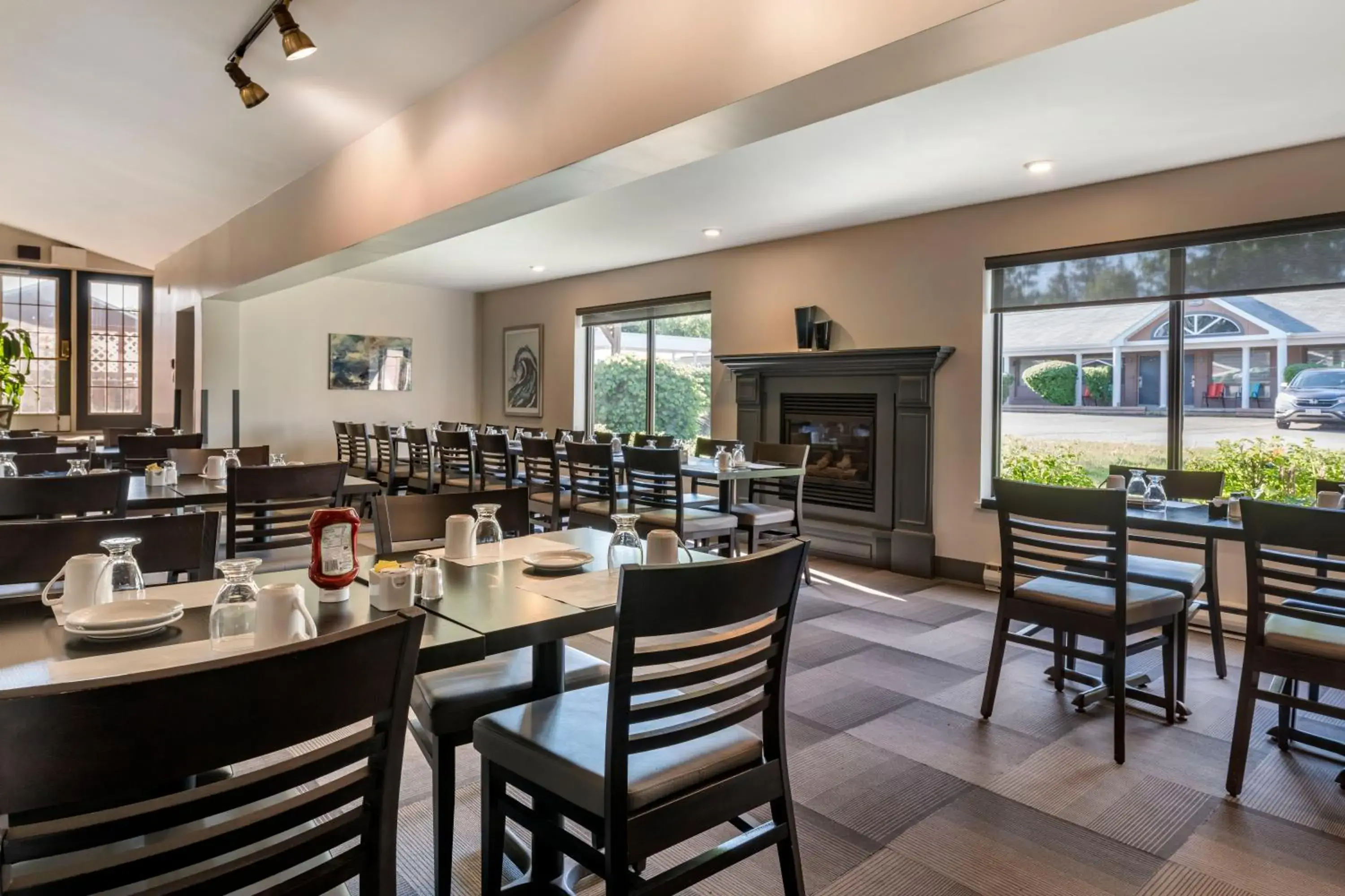 Restaurant/places to eat in Dannys Hotel Suites; SureStay Collection by Best Western Restaurant/places to eat in Dannys Hotel Suites; SureStay Collection by Best Western