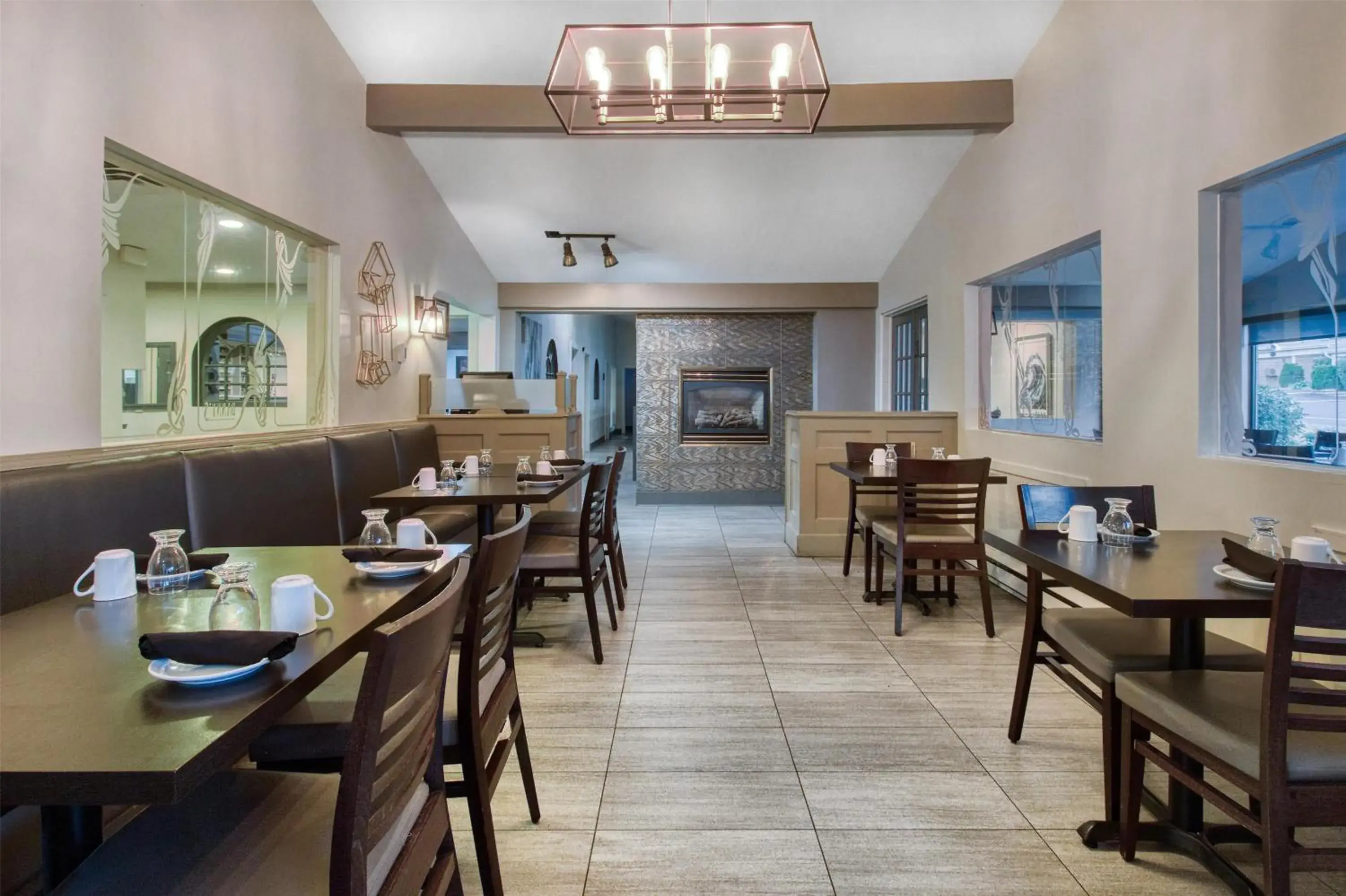 Restaurant/places to eat in Dannys Suites, SureStay Collection by Best Western Restaurant/places to eat in Dannys Suites, SureStay Collection by Best Western