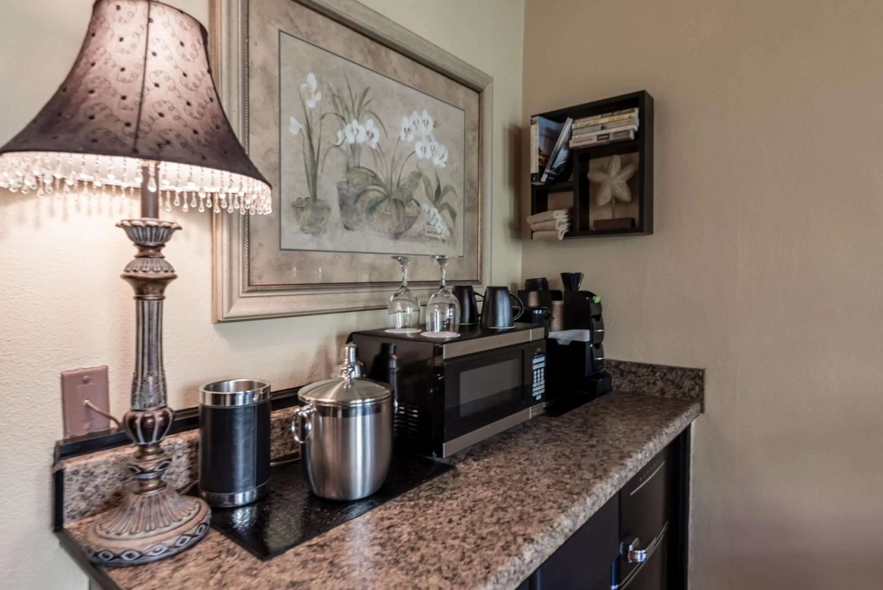 Coffee/tea facilities in Hemingway Suites at Palm Beach Hotel Island