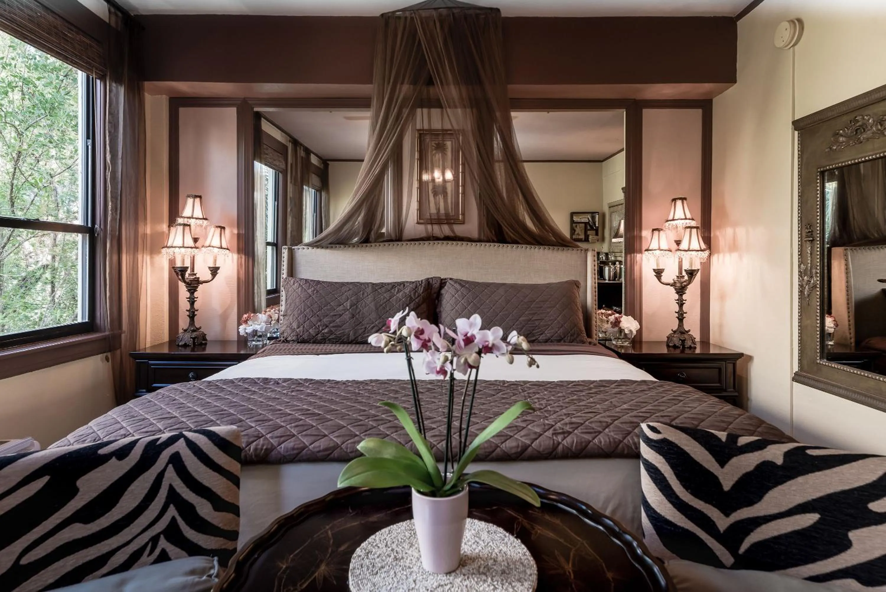 Bed in Hemingway Suites at Palm Beach Hotel Island