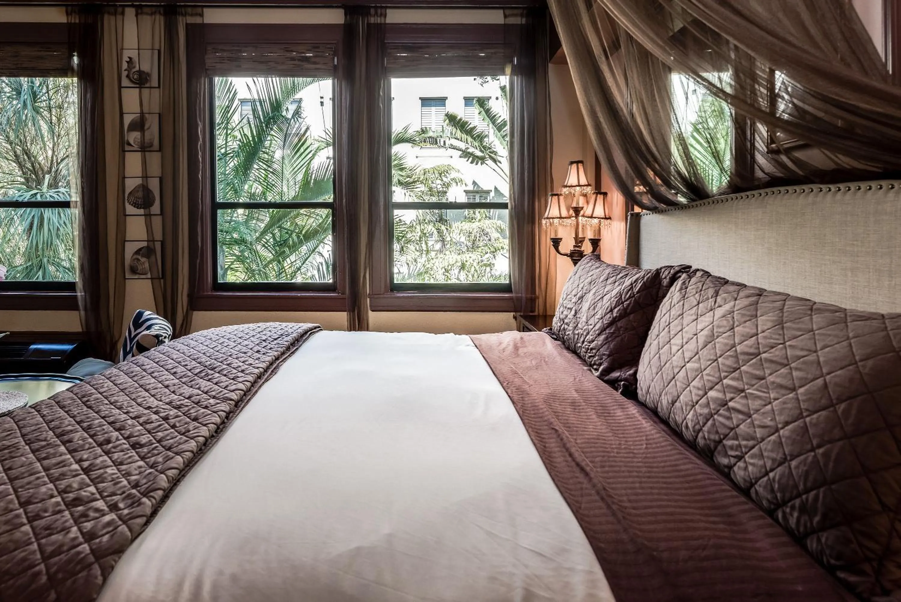 Bed in Hemingway Suites at Palm Beach Hotel Island