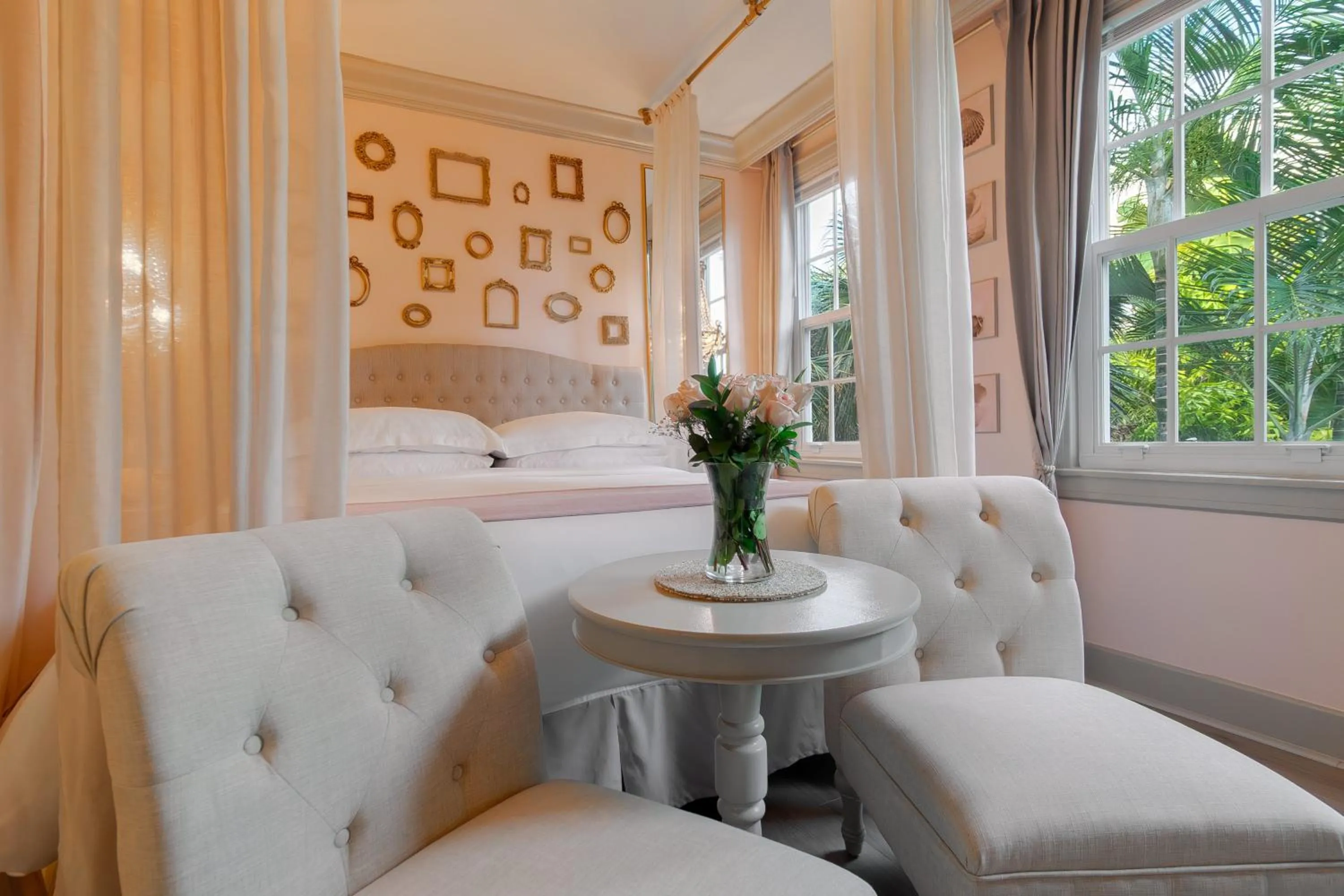 Bed in Hemingway Suites at Palm Beach Hotel Island