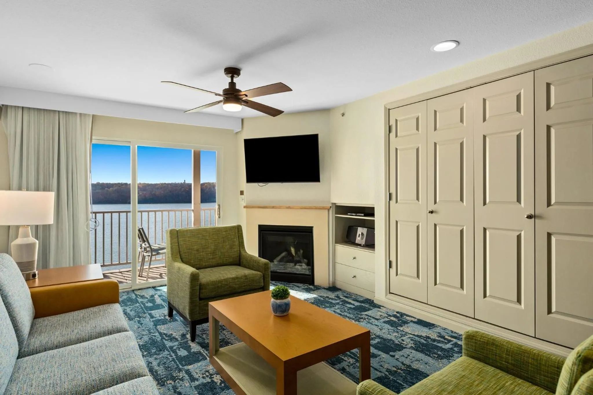 Living room in WorldMark Lake of the Ozarks