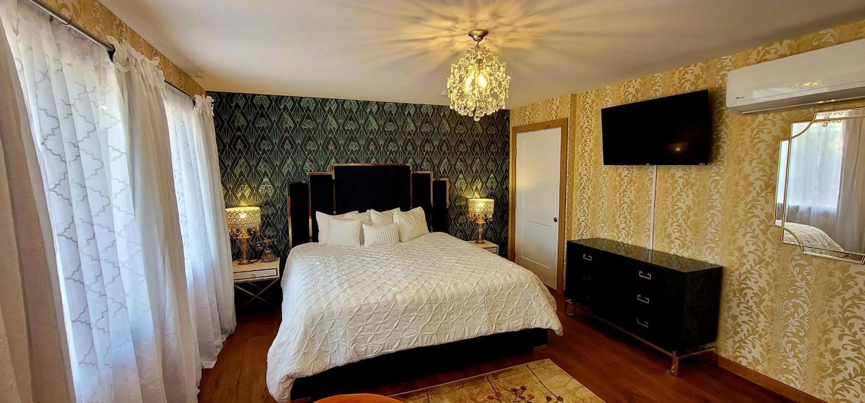 Bed in Retro Inn at Mesa Verde