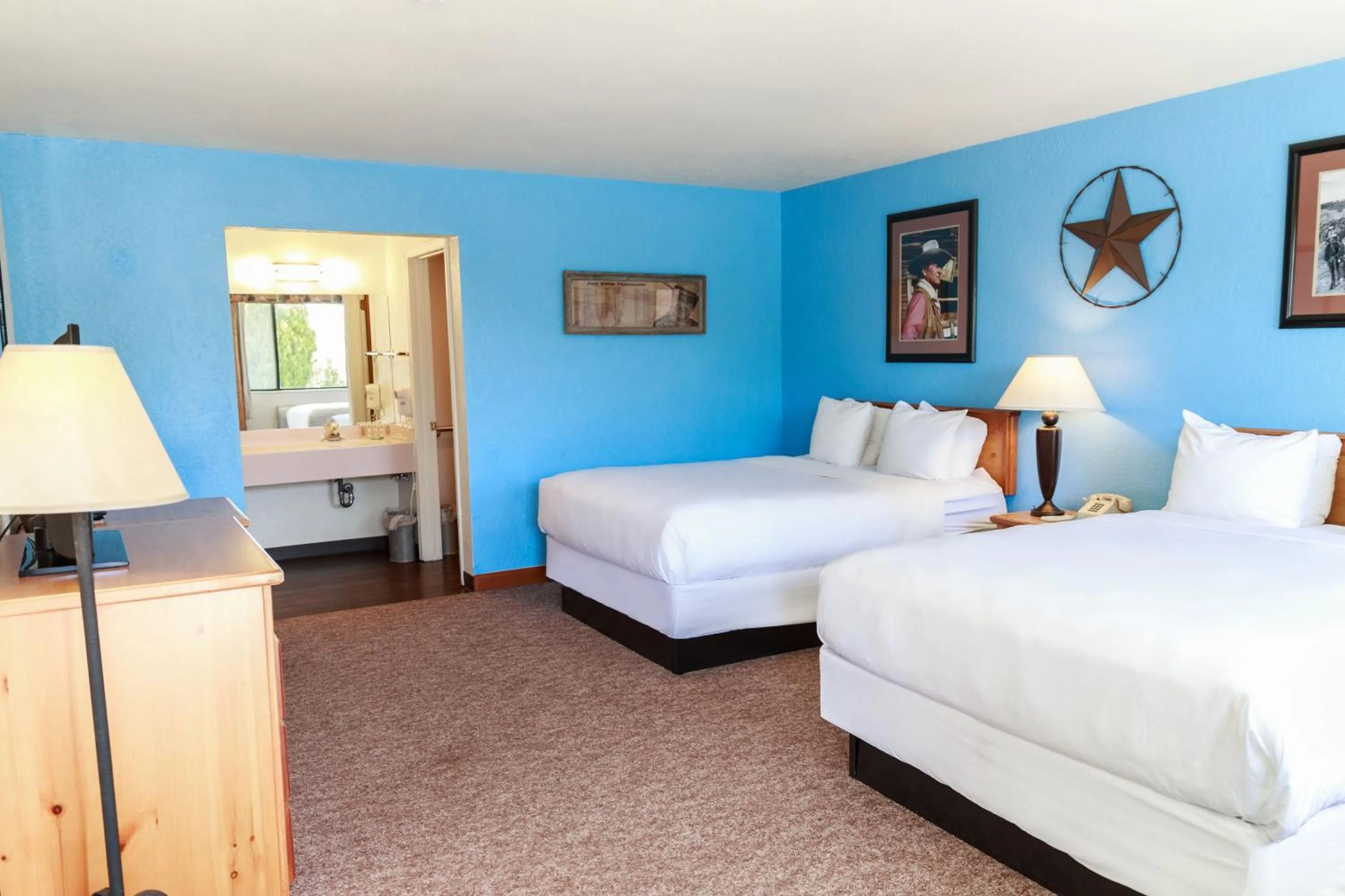 Bed in Retro Inn at Mesa Verde