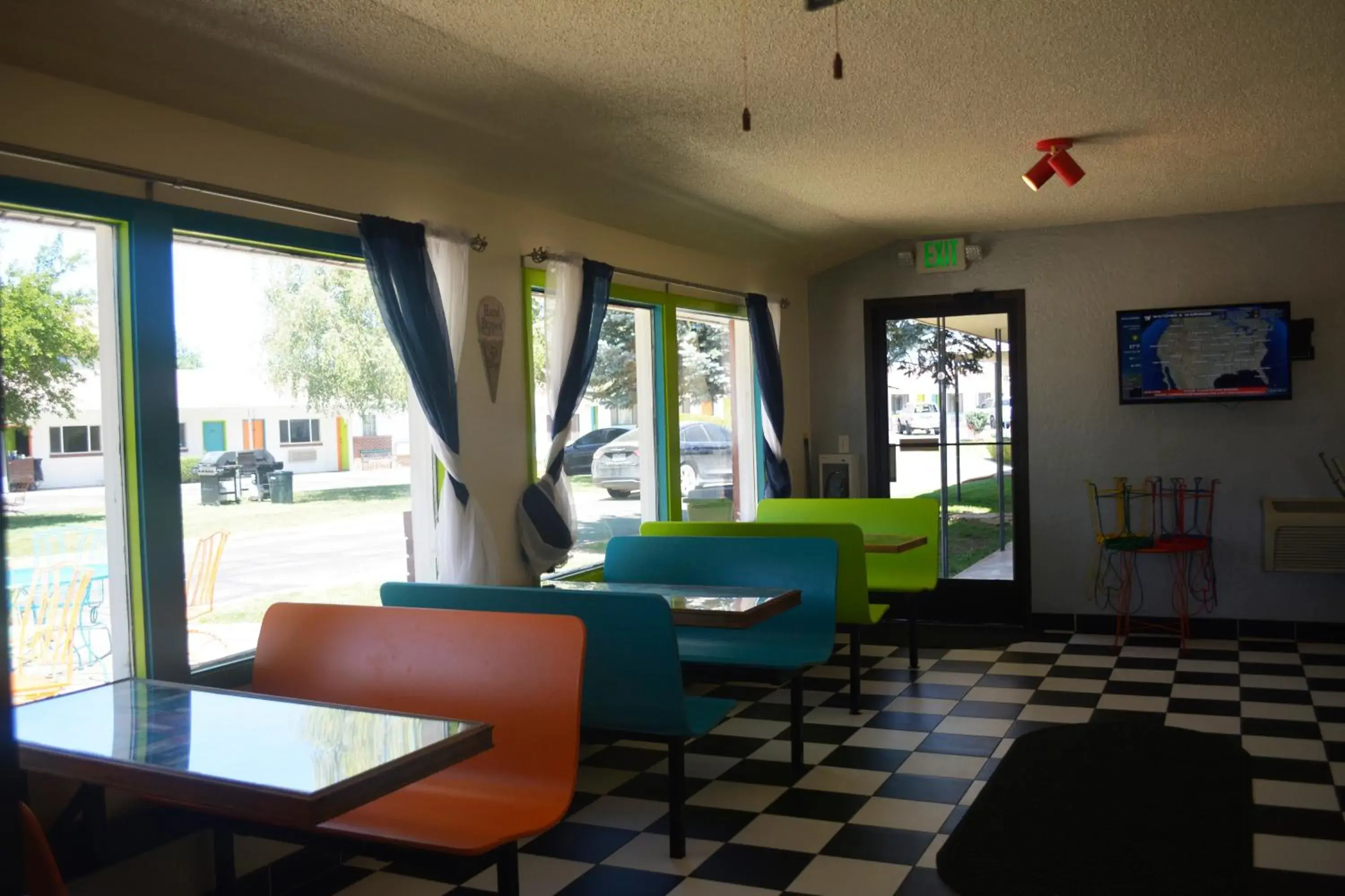 Breakfast in Retro Inn at Mesa Verde Breakfast in Retro Inn at Mesa Verde