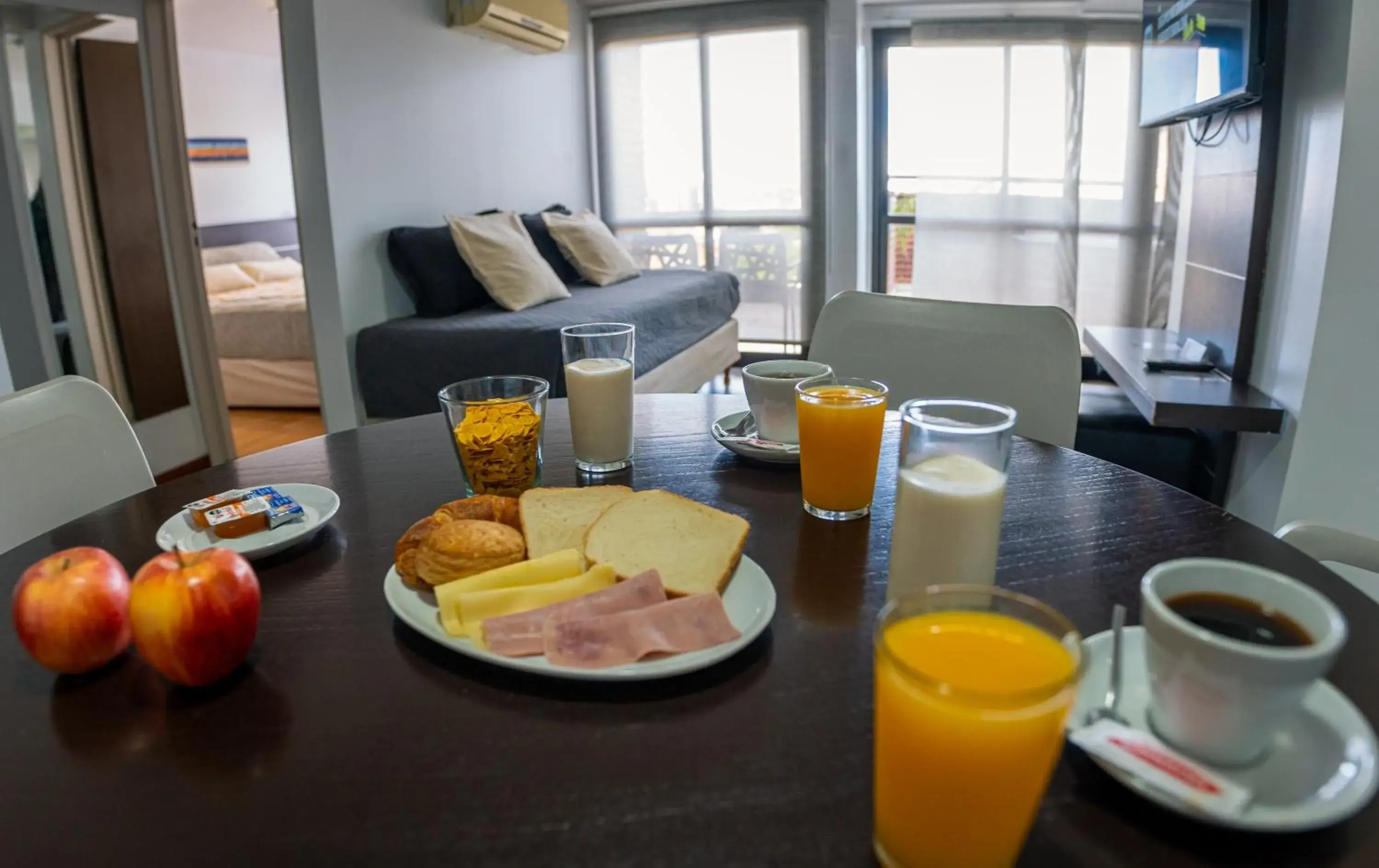 Breakfast in Kube Apartments Express Breakfast in Kube Apartments Express