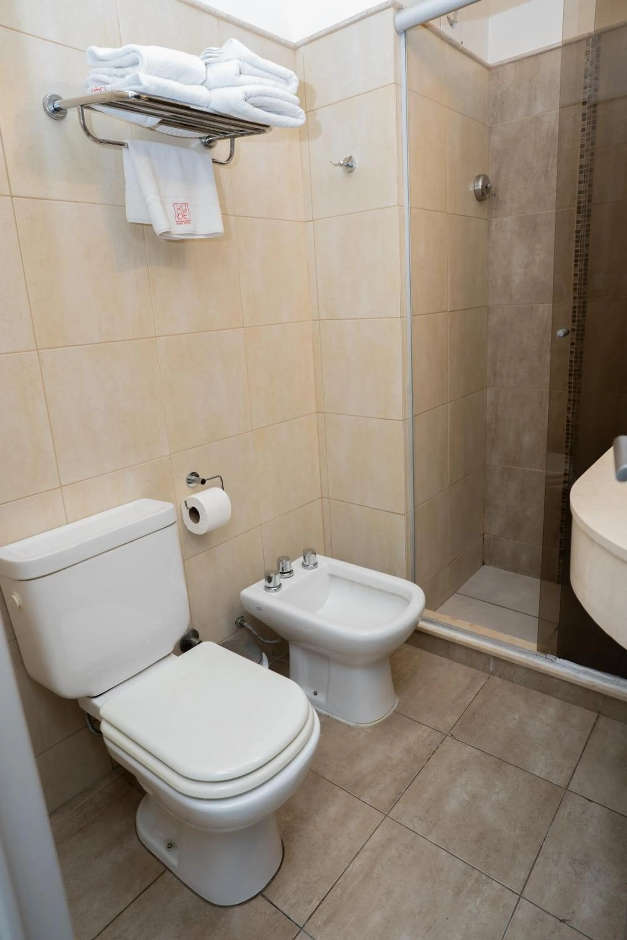 Shower in Kube Apartments Express