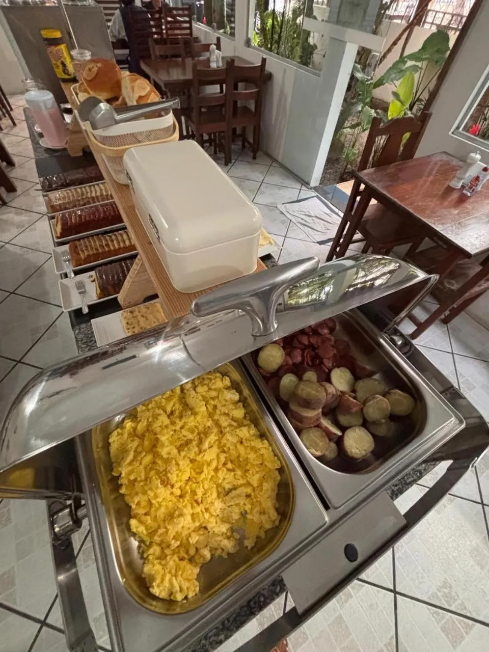 Buffet breakfast in Pousada Lua Clara