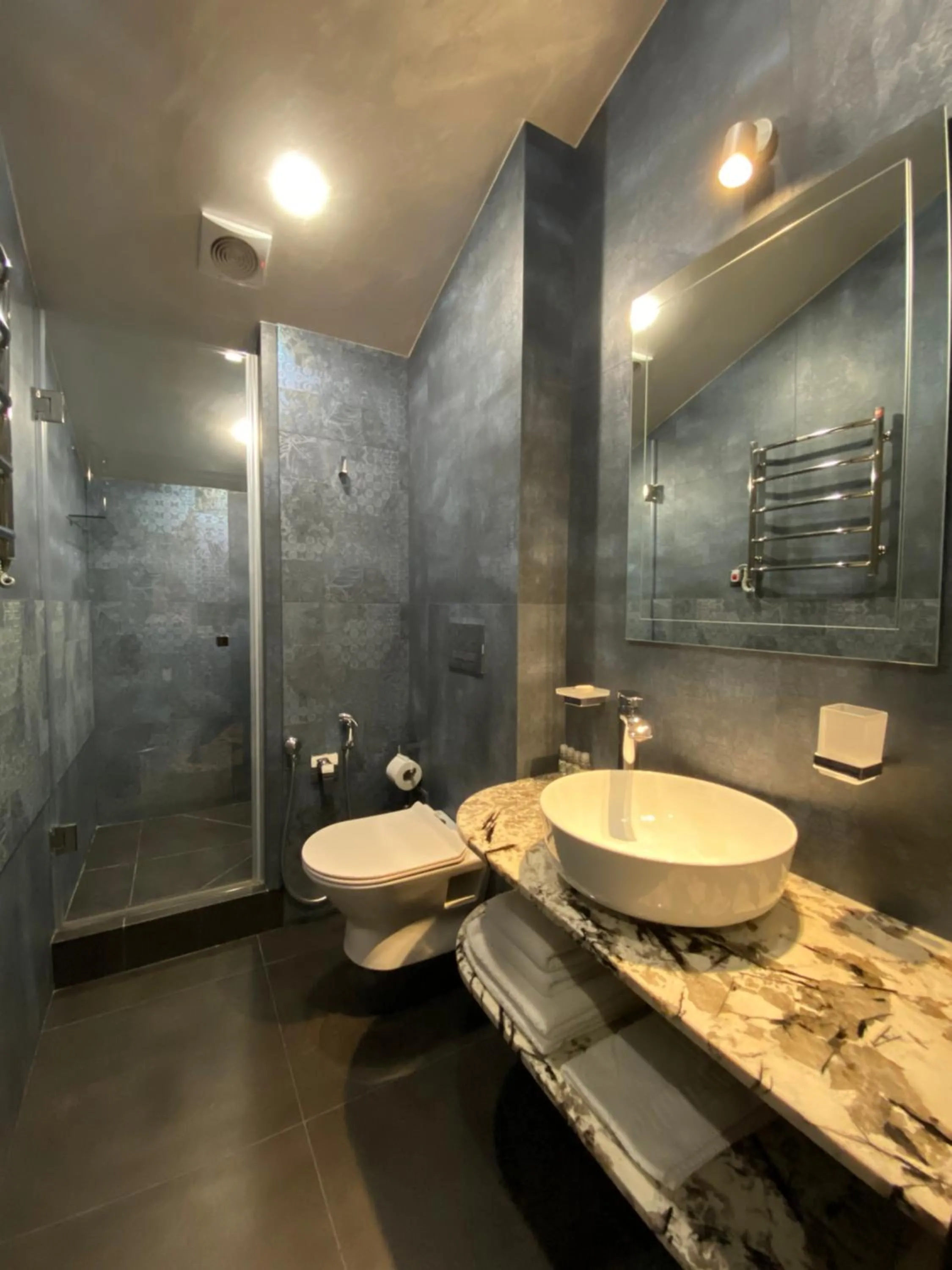 Bathroom in ArtApart Vozdvigenka