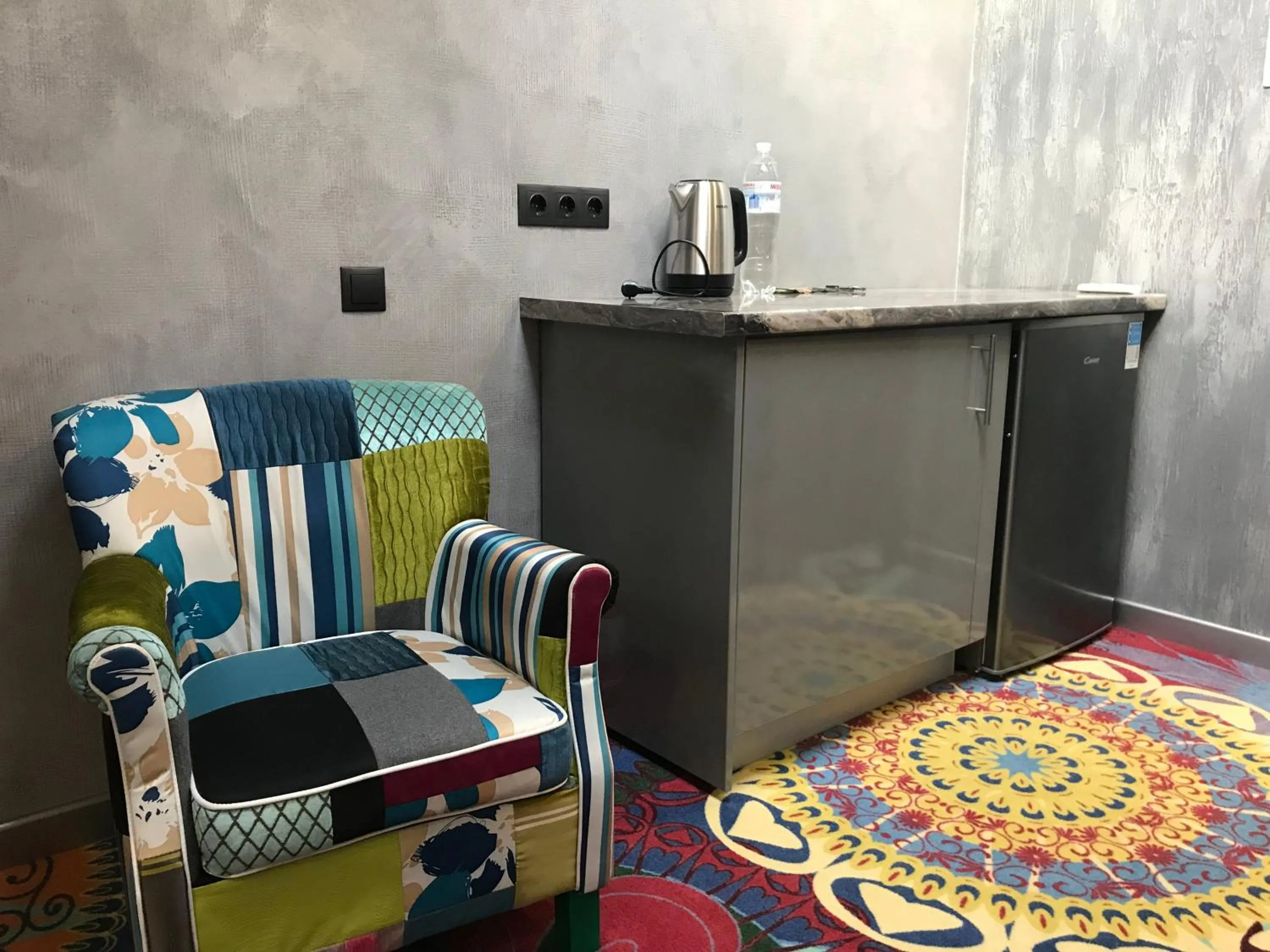 Coffee/tea facilities in ArtApart Vozdvigenka