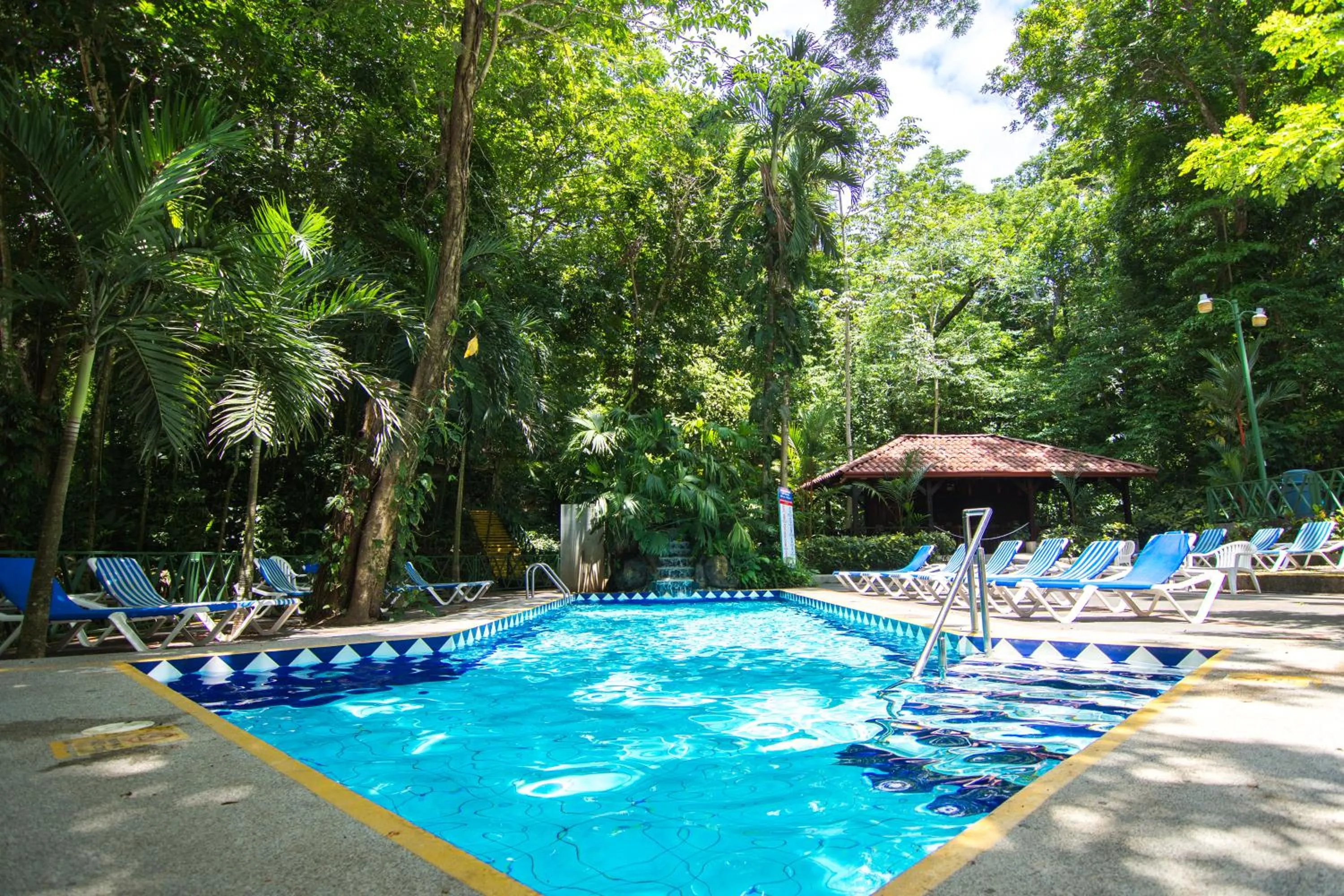 Swimming pool in Hotel Punta Leona