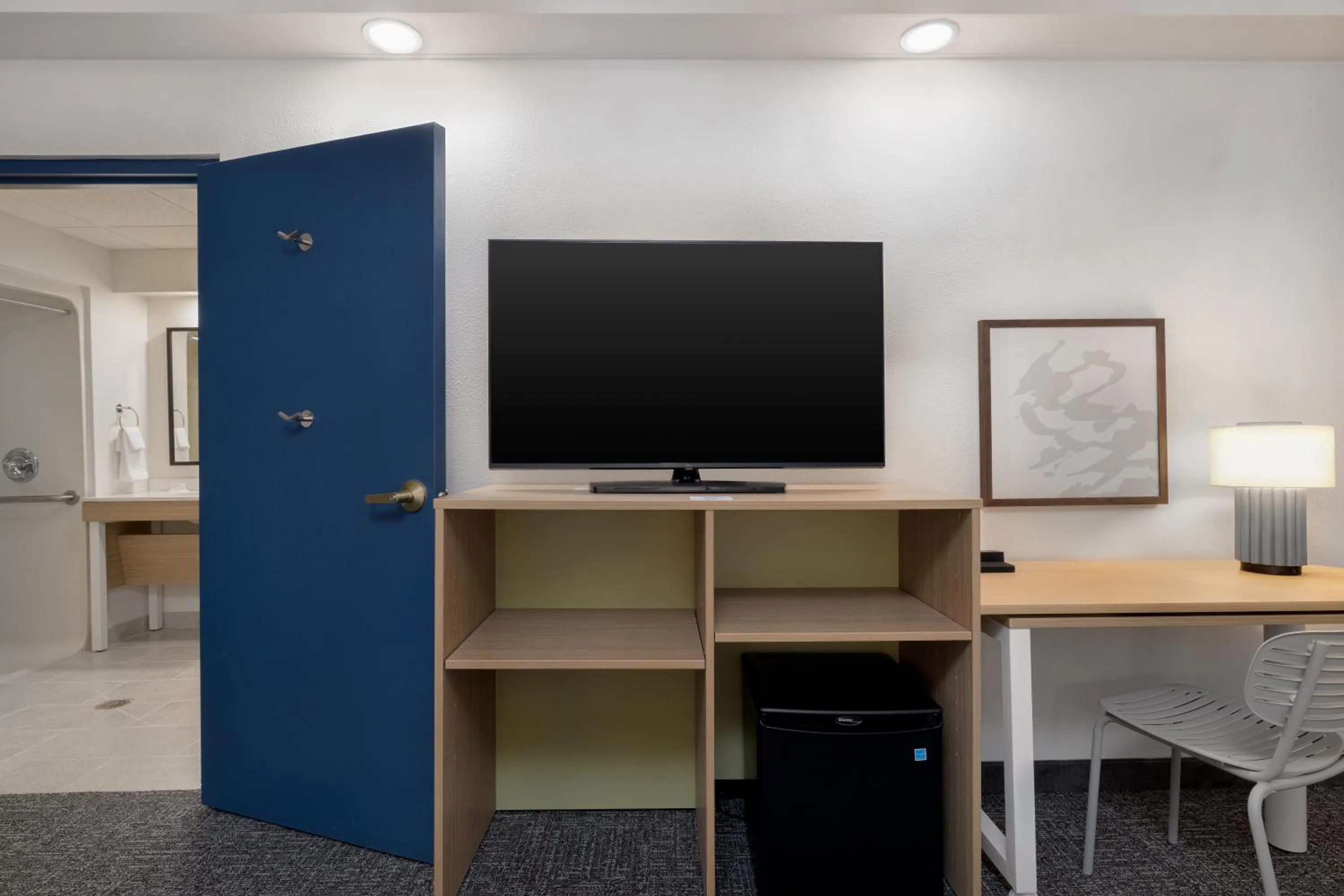 TV and multimedia in Quality Inn Bentonville-Rogers