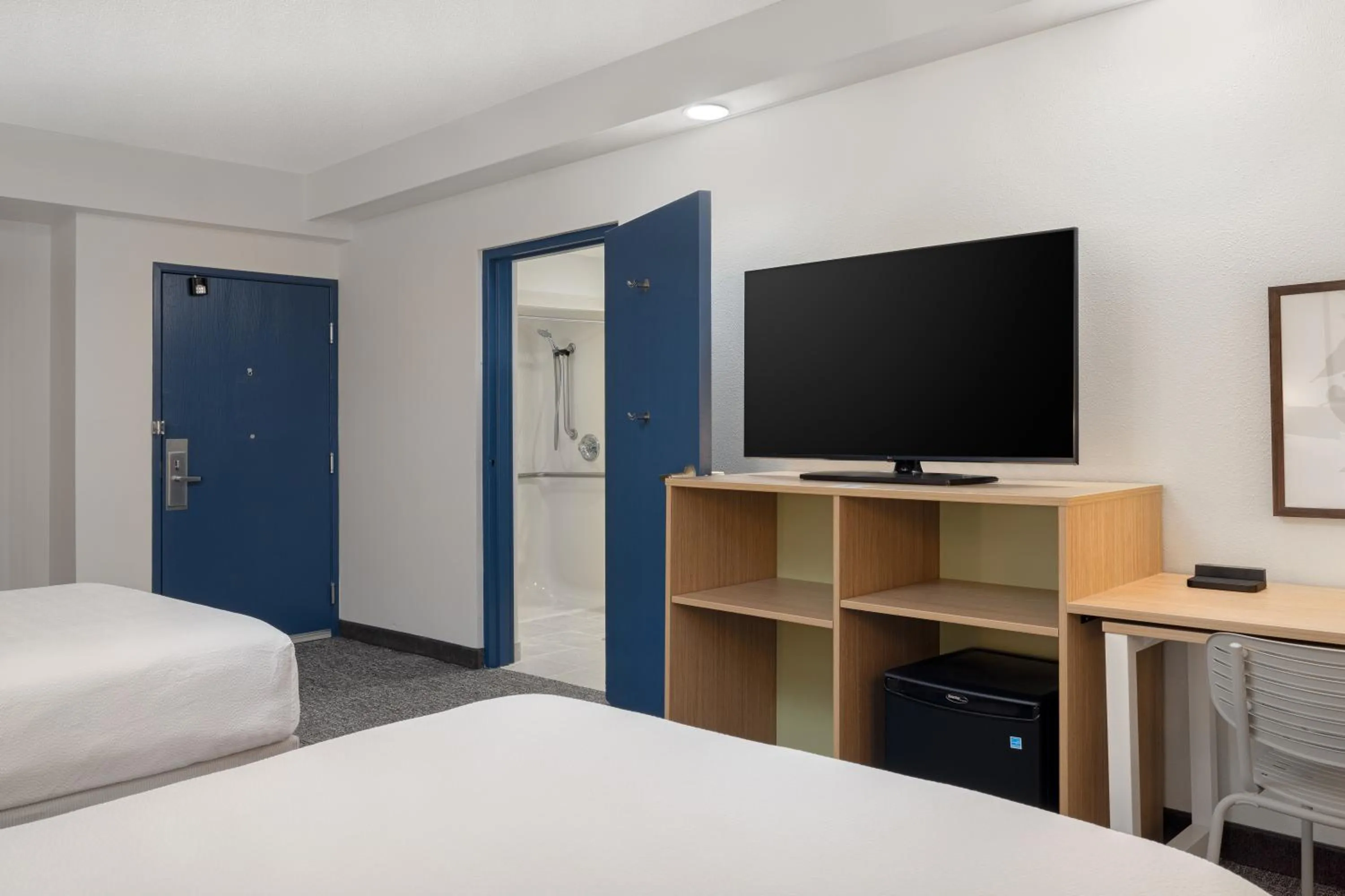 Photo of the whole room, Bed in Quality Inn Bentonville-Rogers