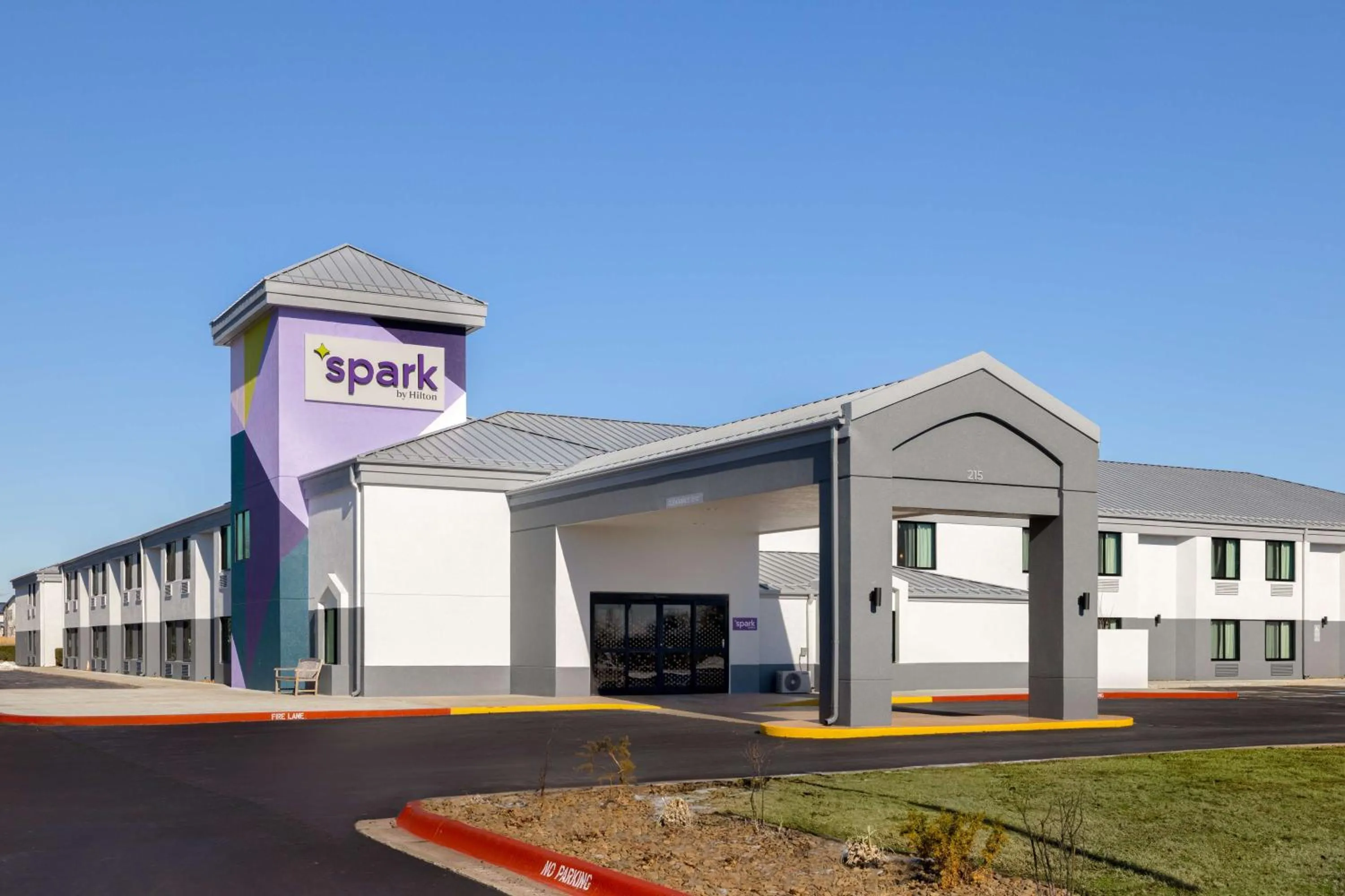 Property building in Quality Inn Bentonville-Rogers