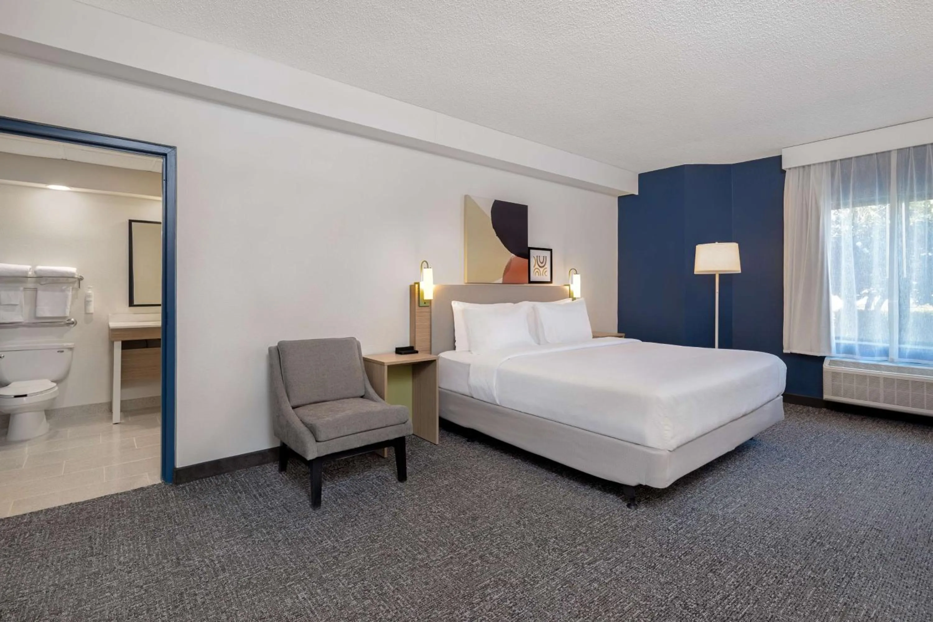 Bed in Quality Inn Bentonville-Rogers