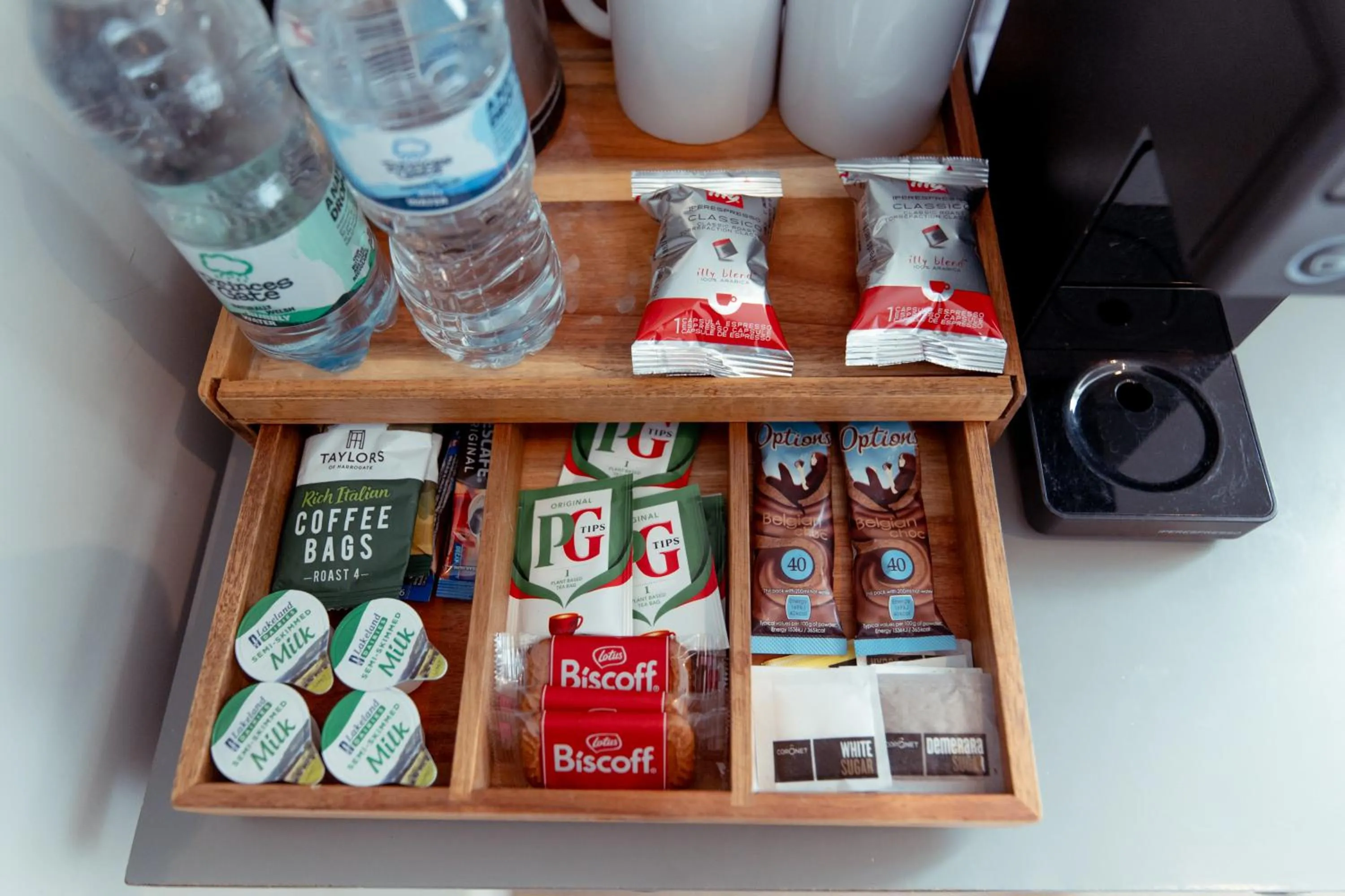 Coffee/tea facilities in The Chatsworth Hotel