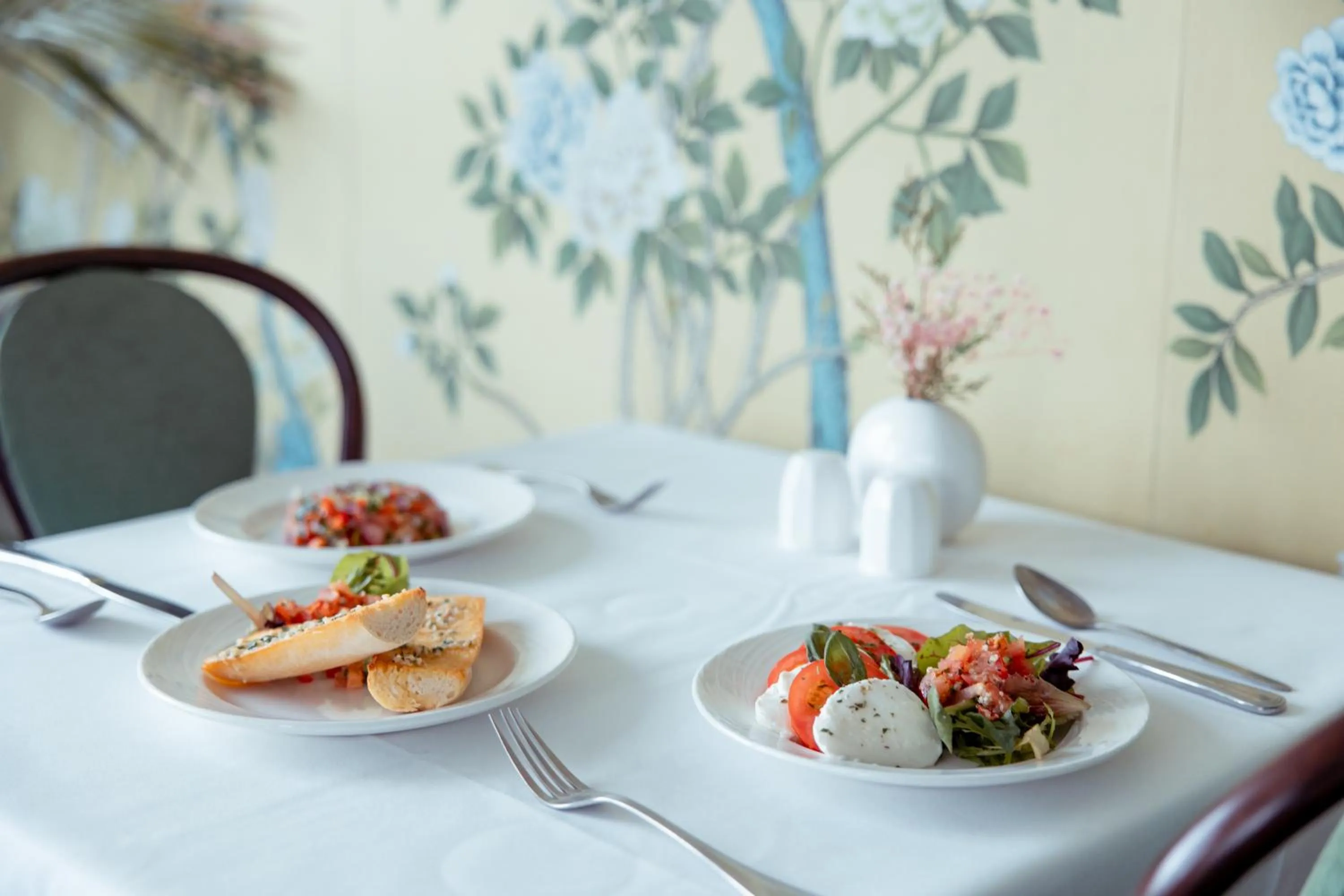 Restaurant/places to eat in The Chatsworth Hotel