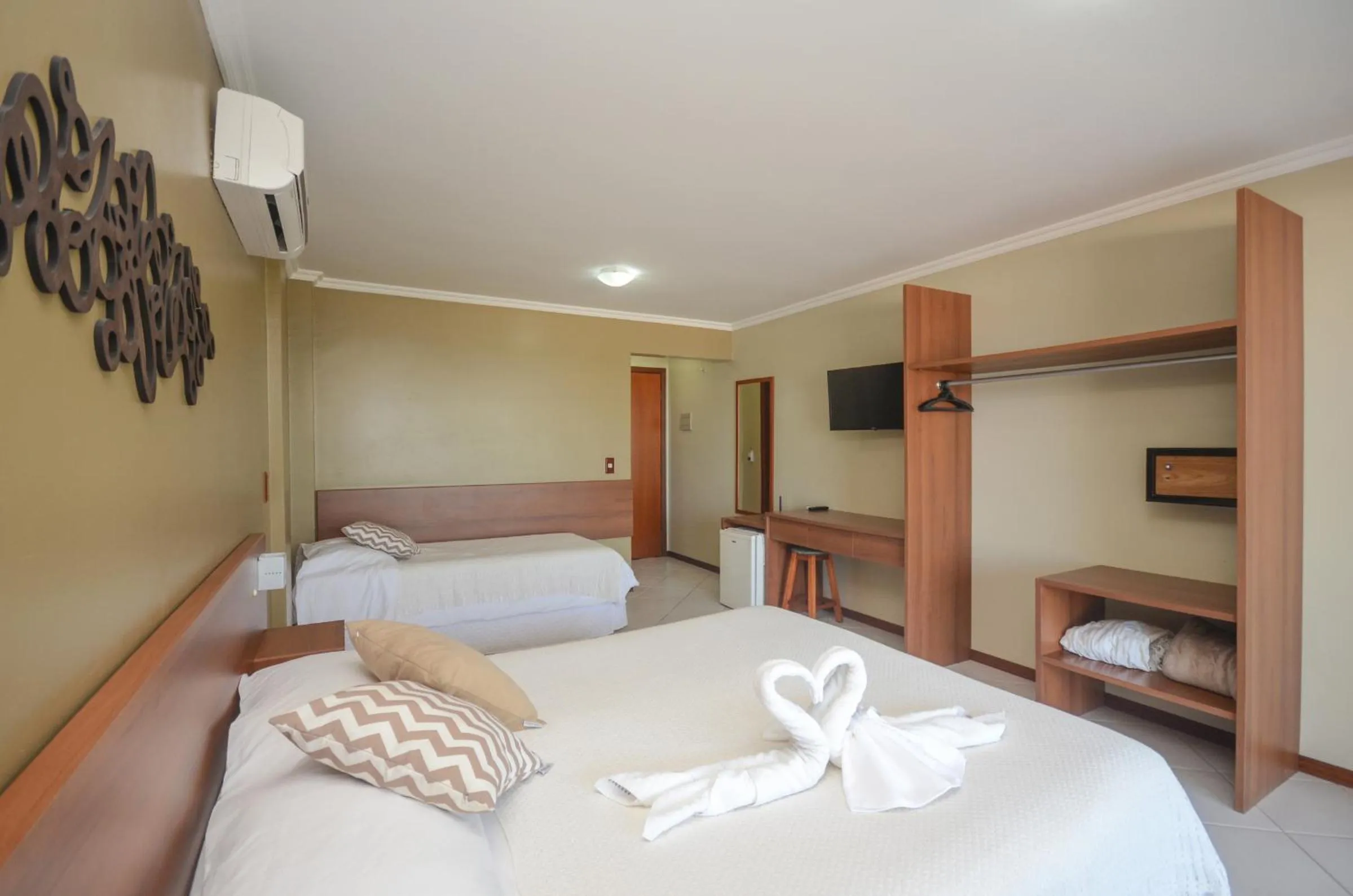 Photo of the whole room, Bed in Pousada Garatéia