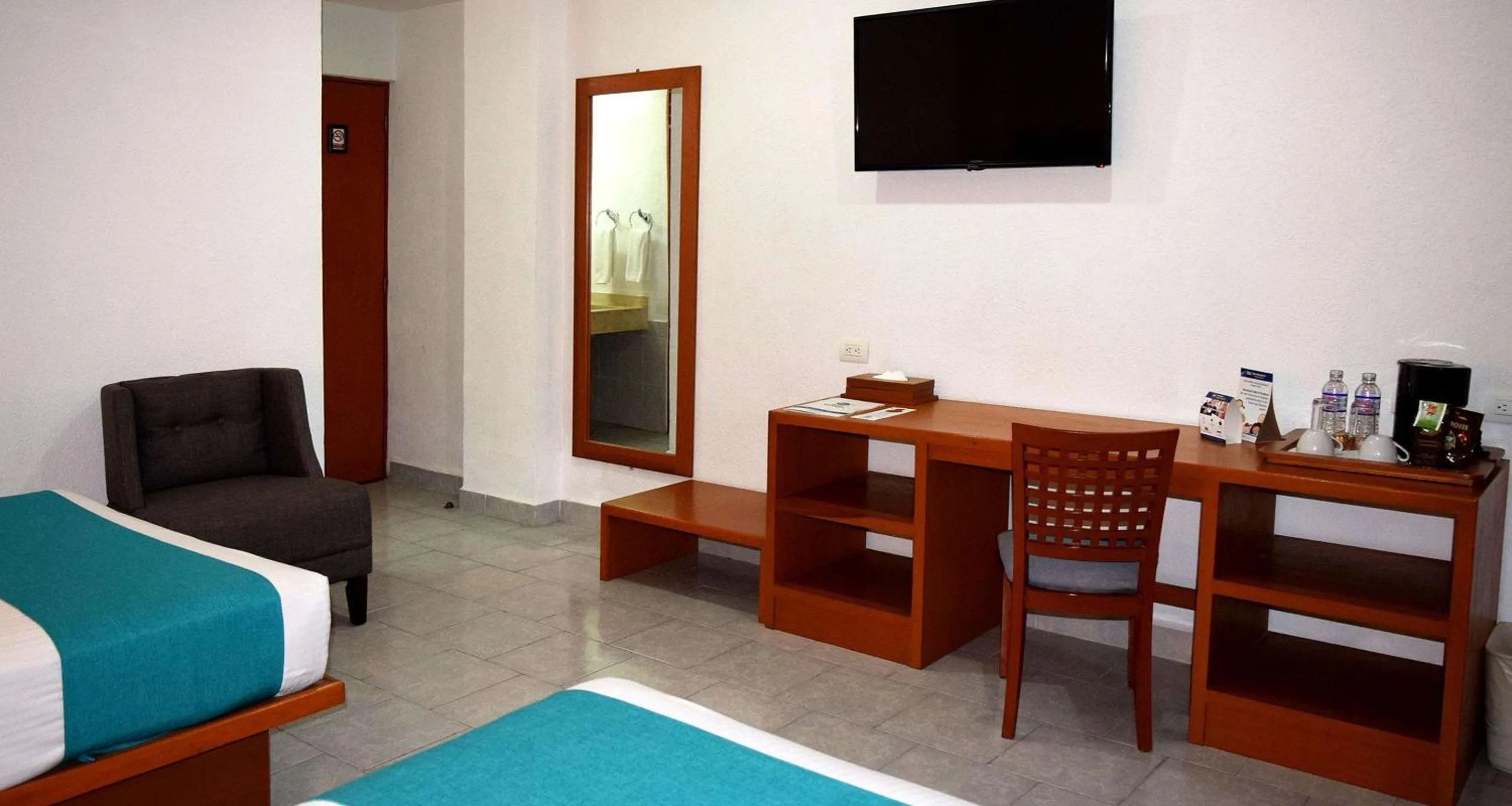 Photo of the whole room, Bed in Best Western Global Express