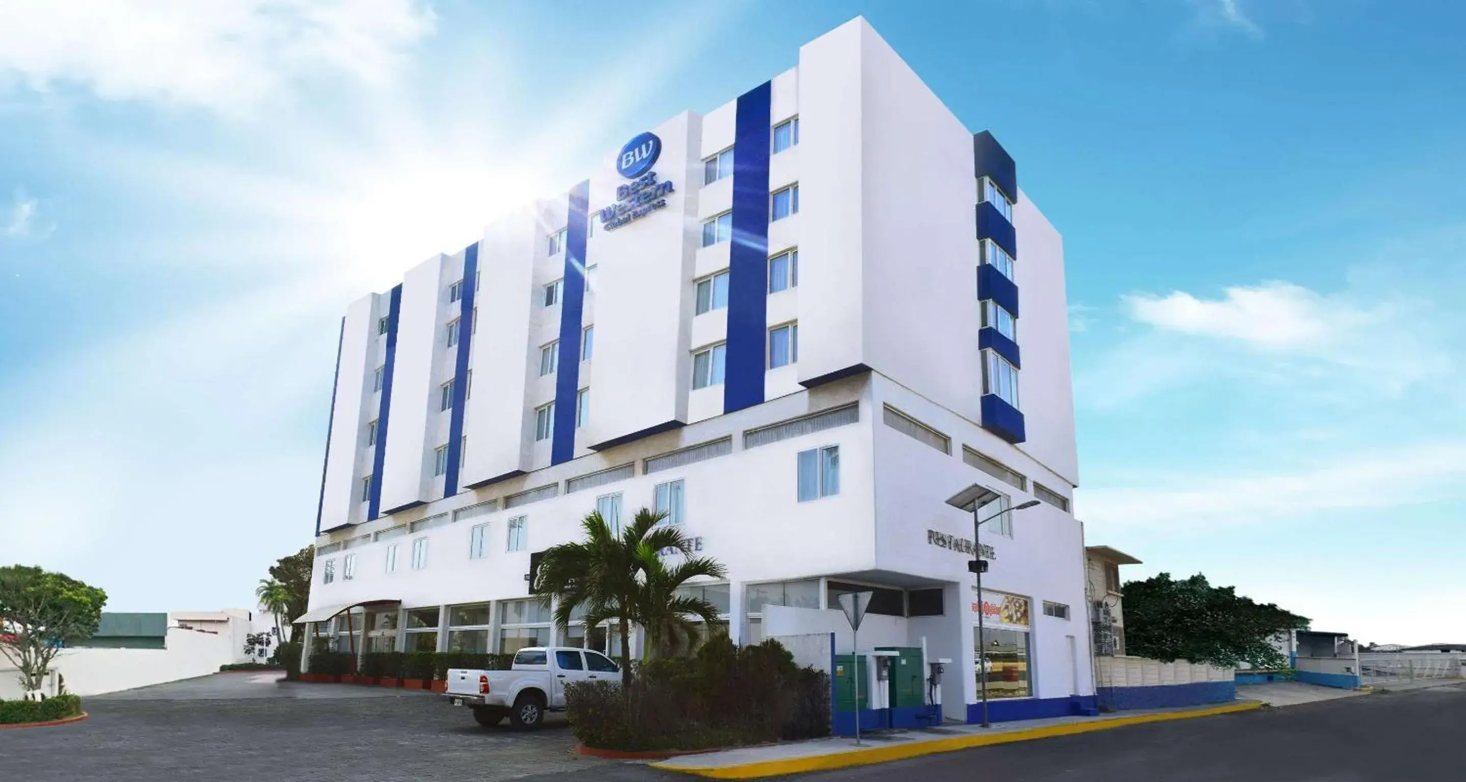 Property building in Best Western Global Express Property building in Best Western Global Express