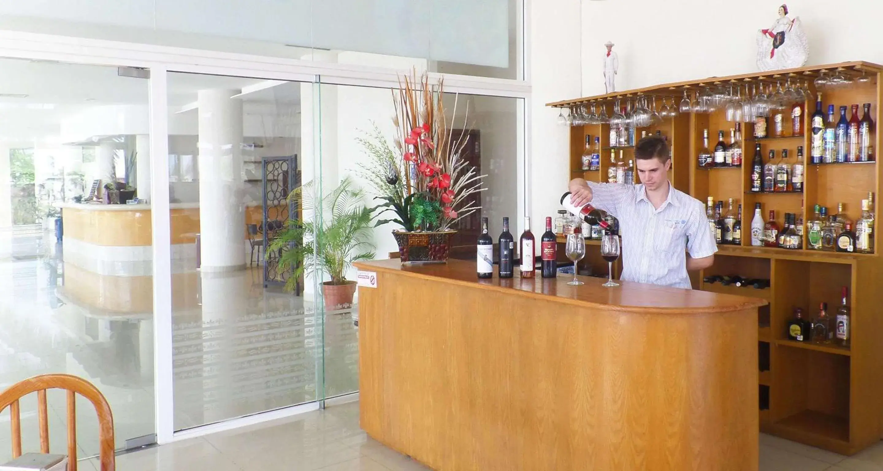 Lounge or bar in Best Western Global Express Lounge or bar in Best Western Global Express