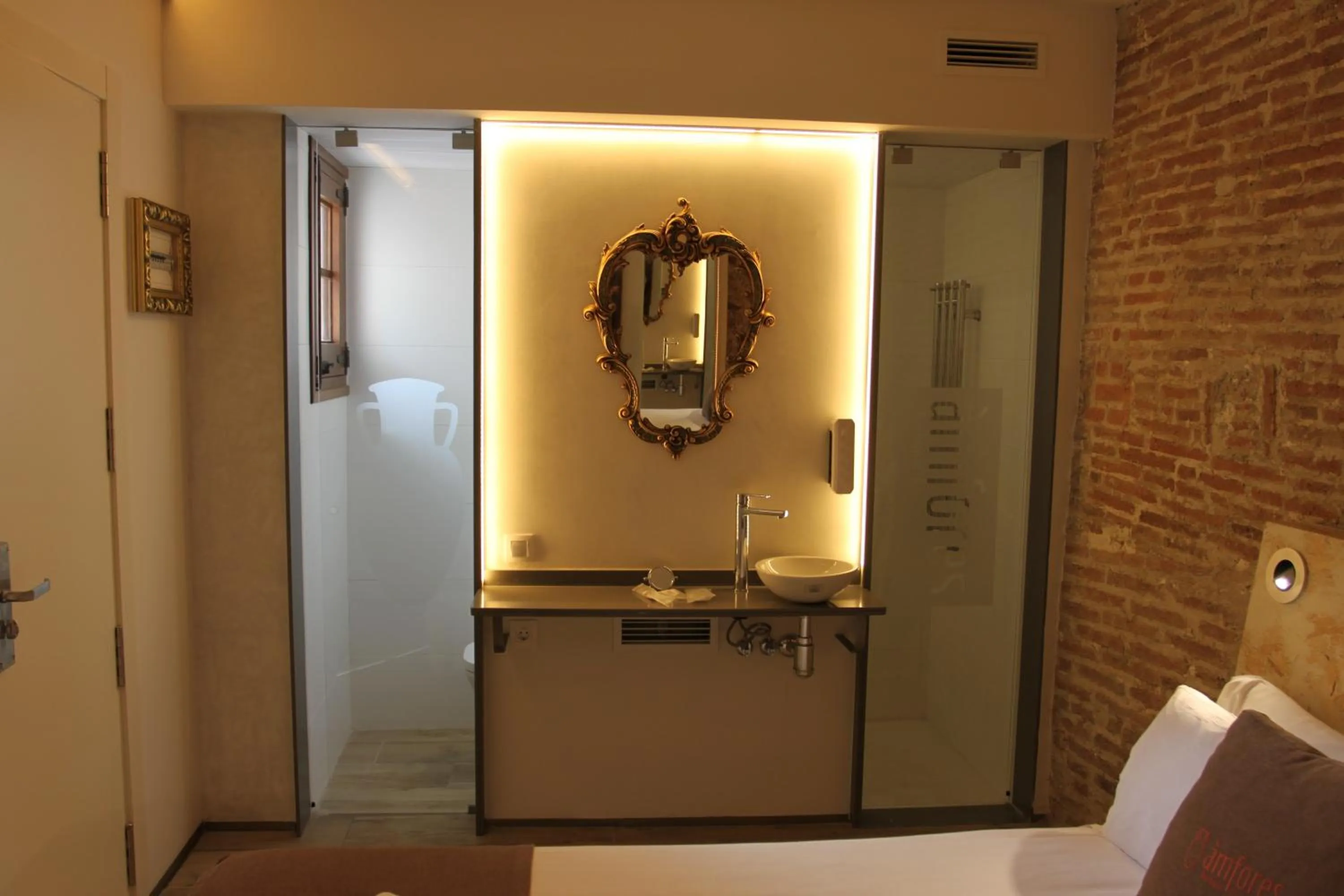 Bathroom in Àmfores Boutique Guest House