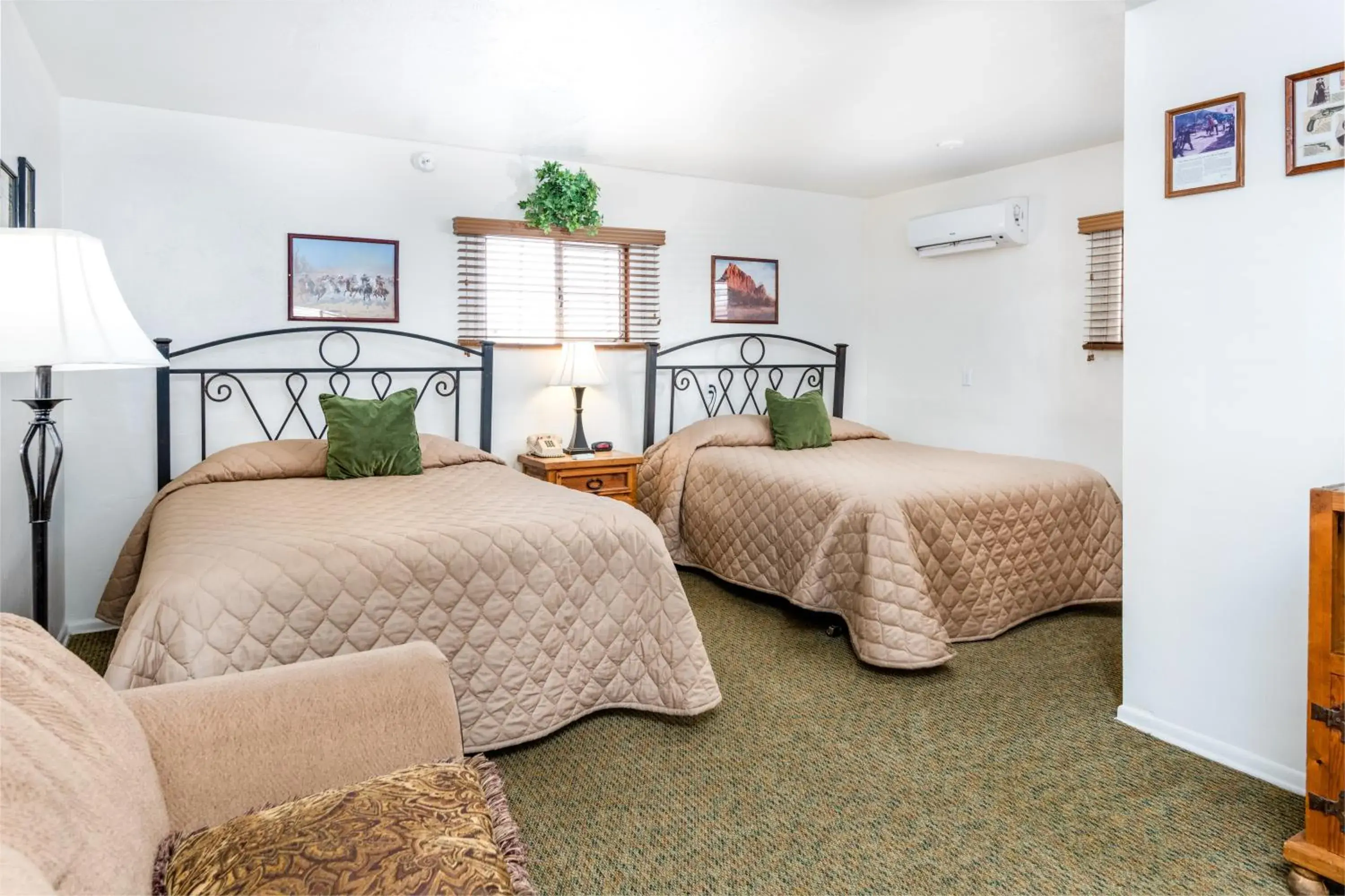 Queen Room with Two Queen Beds in Larian Motel Queen Room with Two Queen Beds in Larian Motel