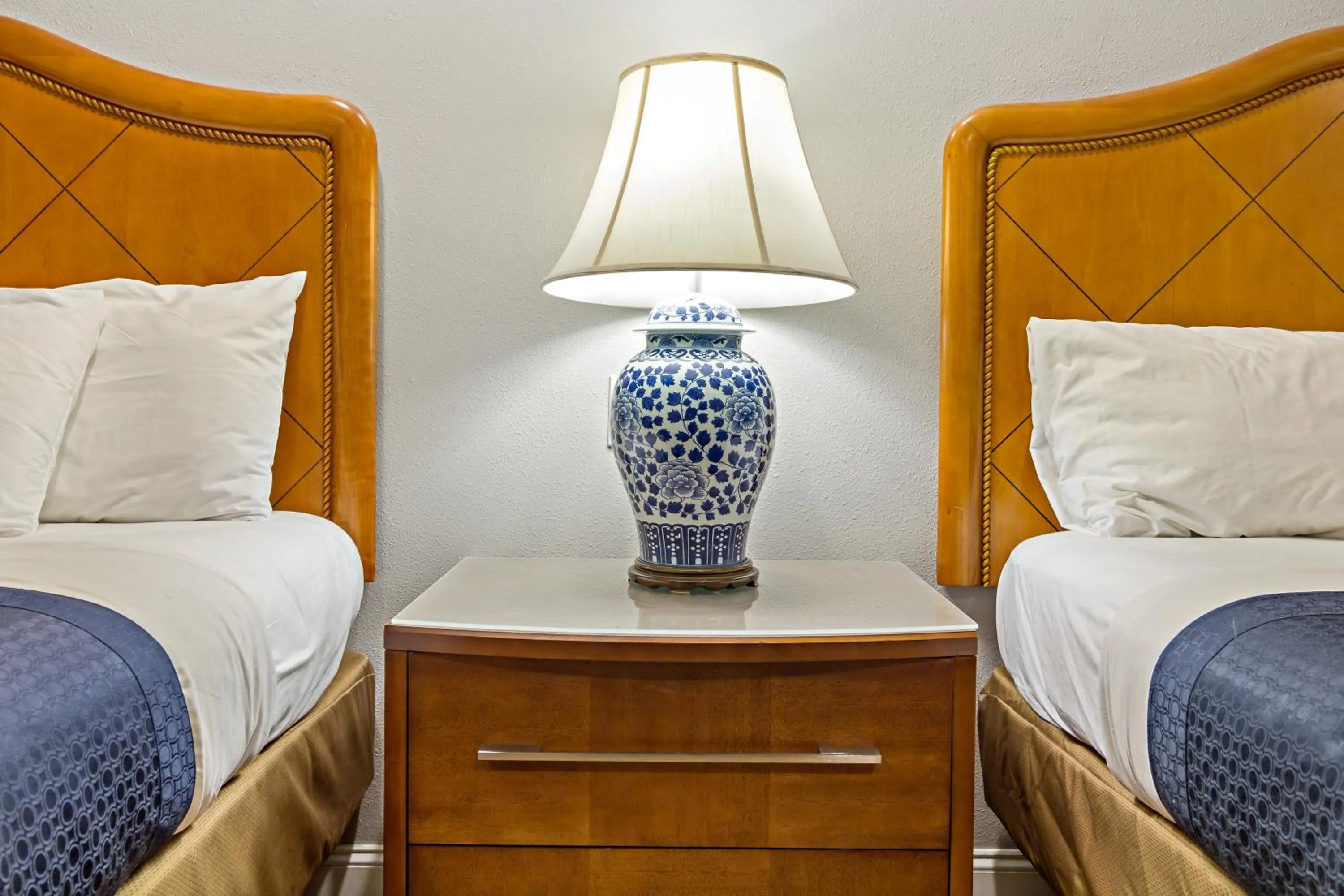 Decorative detail, Bed in Highlander Motel