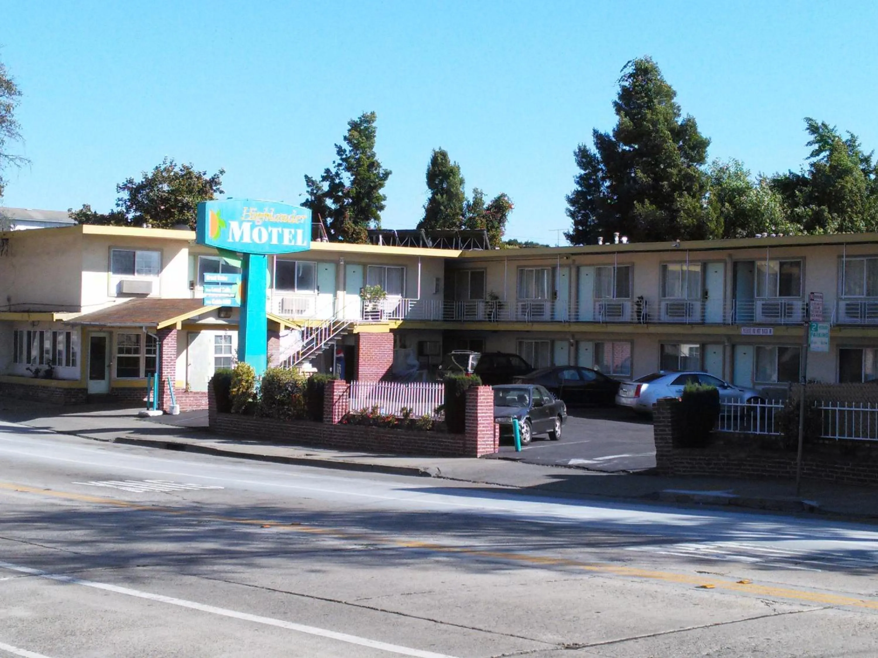 Property building in Highlander Motel