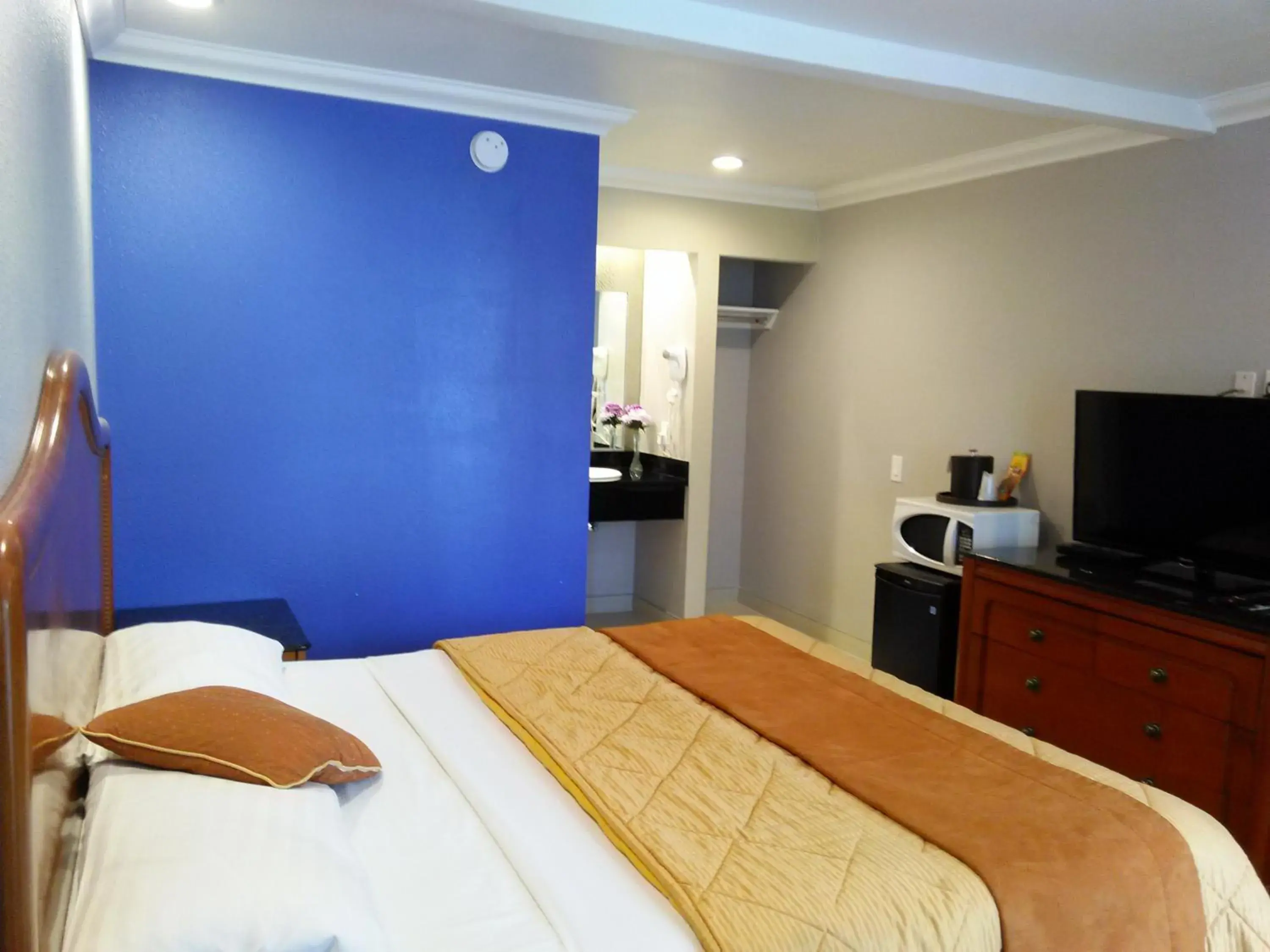 Photo of the whole room in Highlander Motel Photo of the whole room in Highlander Motel