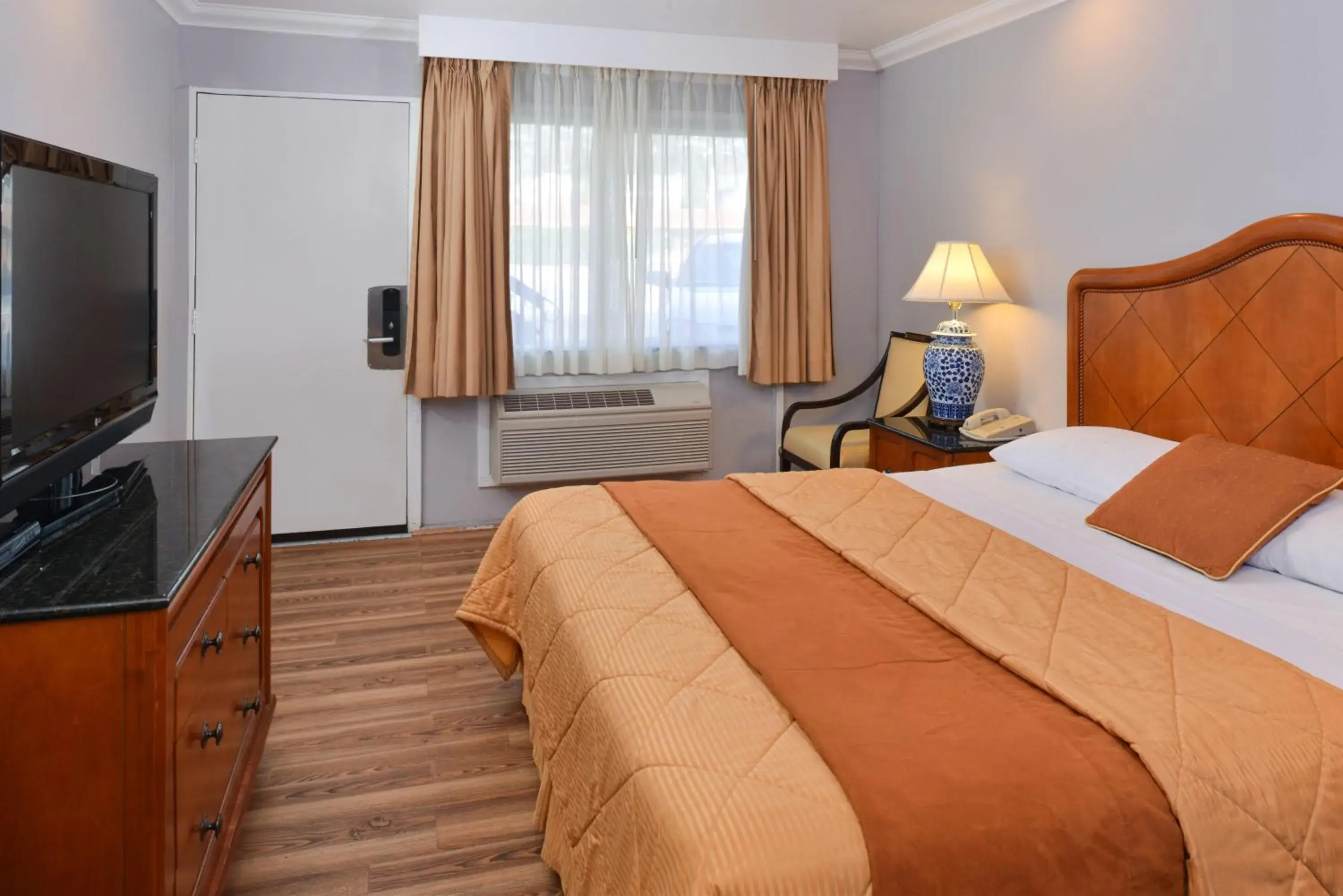 Photo of the whole room, Bed in Highlander Motel Photo of the whole room, Bed in Highlander Motel