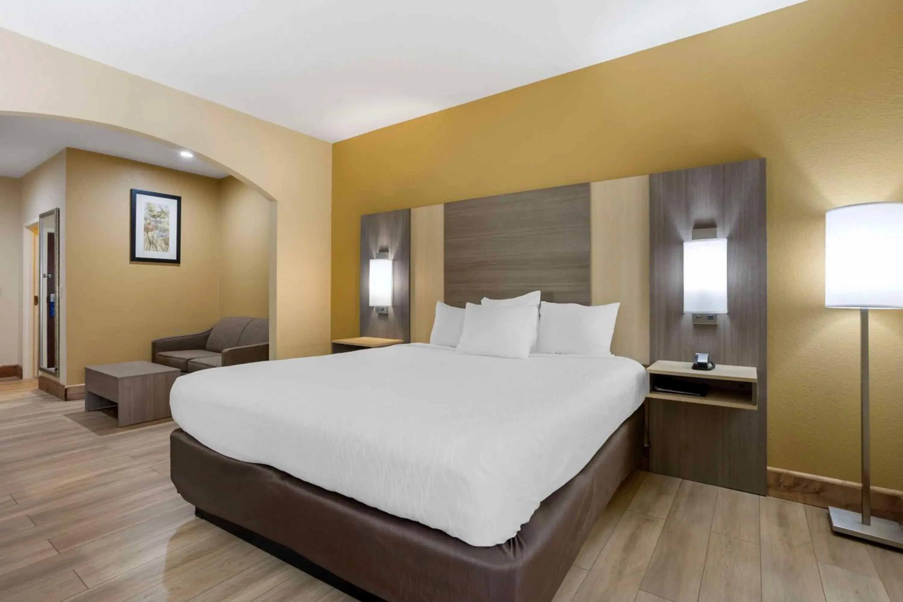 Bedroom, Bed in Best Western Plus Springfield Airport Inn Bedroom, Bed in Best Western Plus Springfield Airport Inn