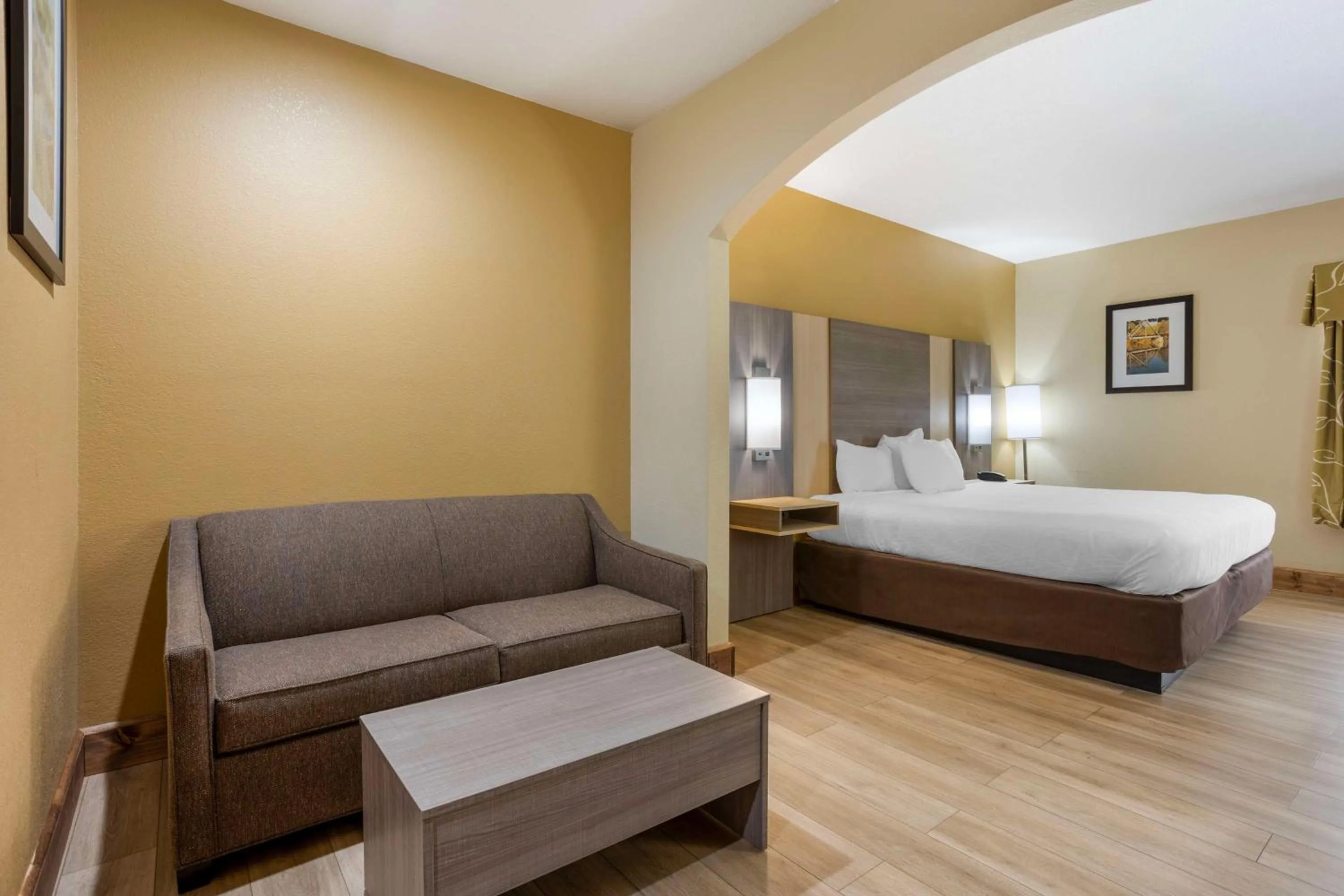 Bedroom, Bed in Best Western Plus Springfield Airport Inn