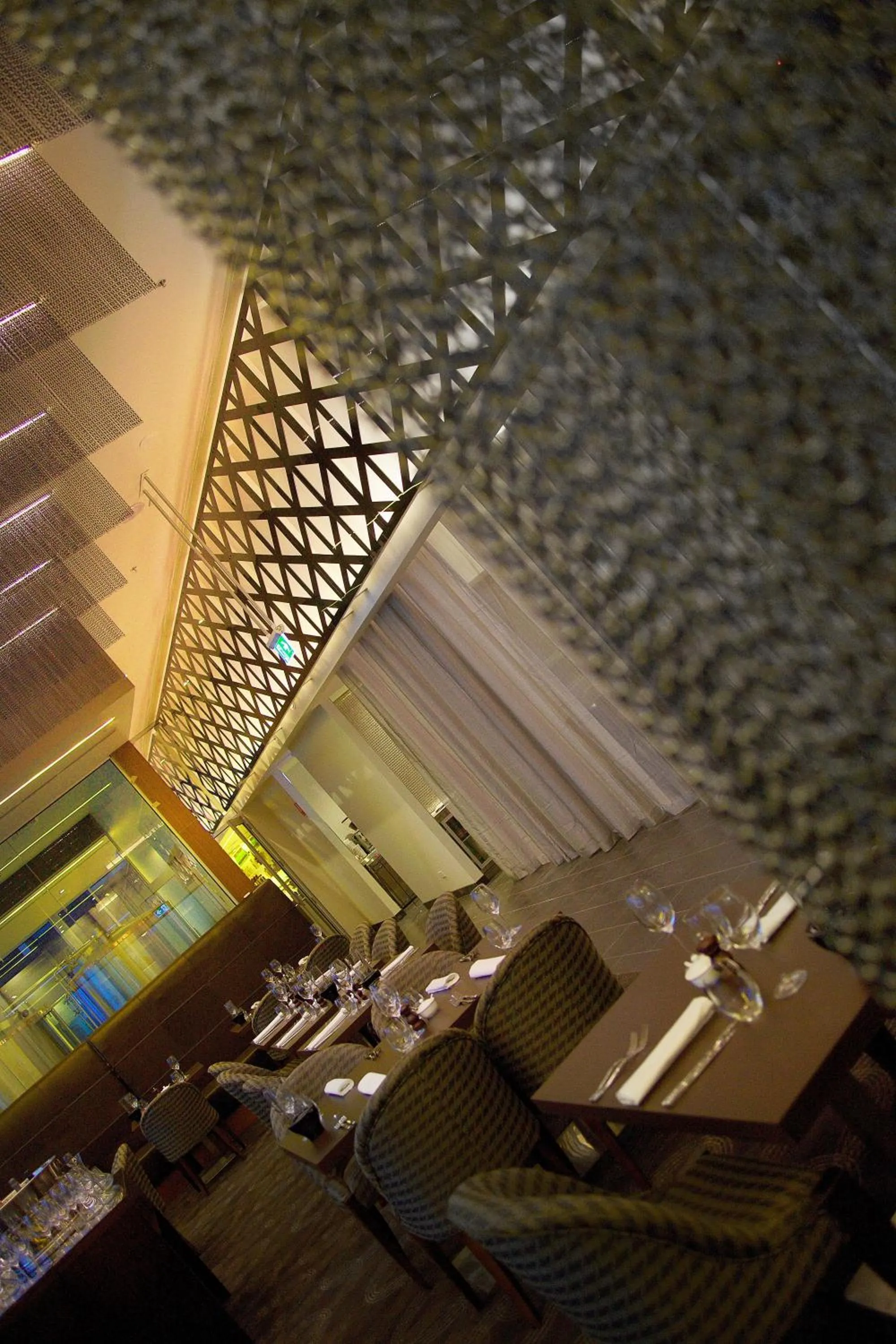 Restaurant/places to eat in Hotel 115