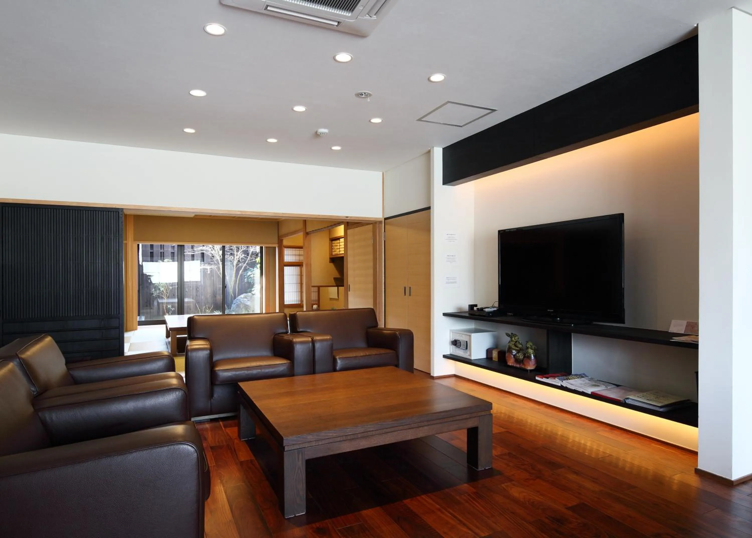 TV and multimedia in Kyoyado Usagi