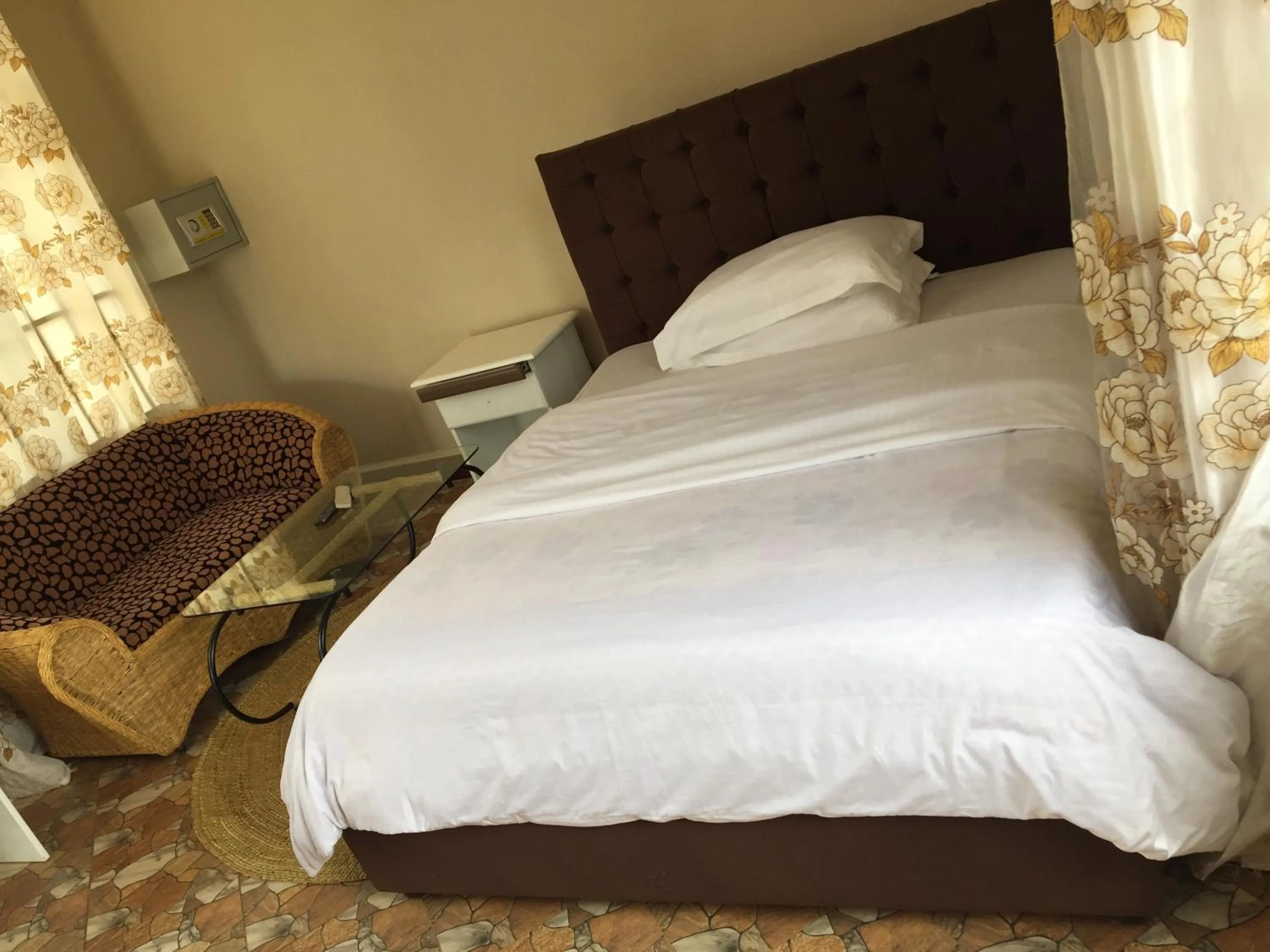Bed in Asmorein Hotel