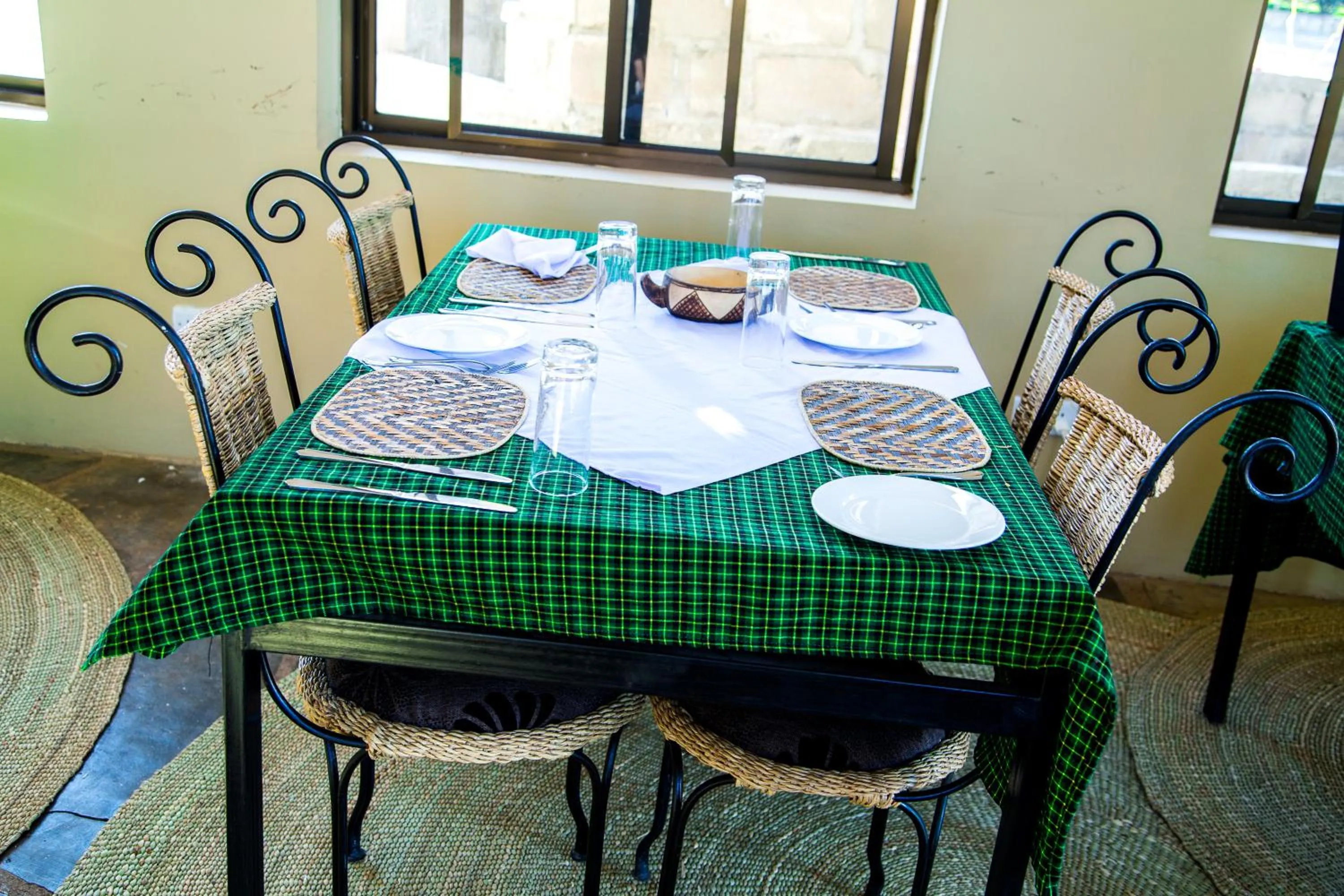 Restaurant/places to eat in Asmorein Hotel