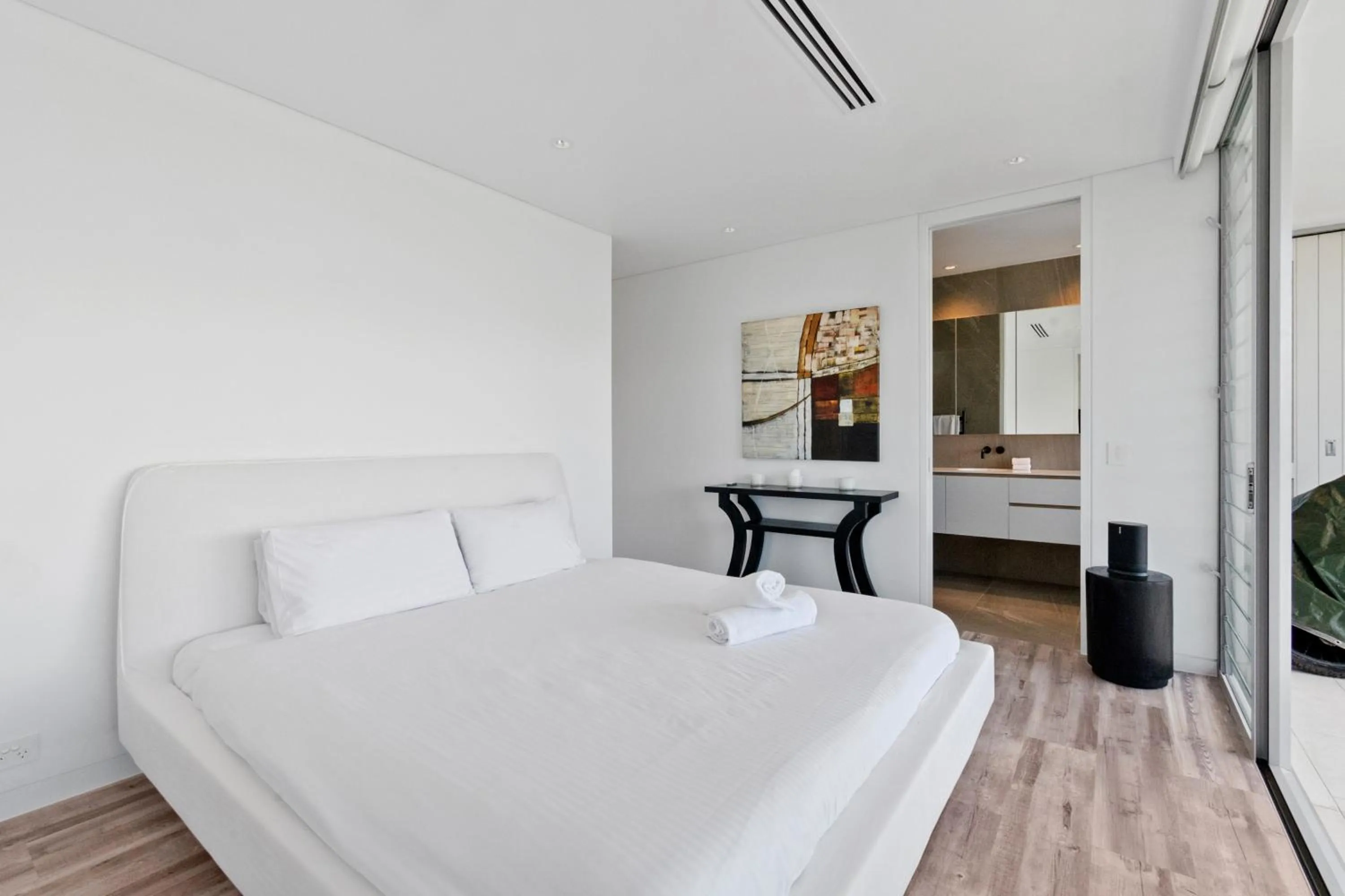 Bedroom, Bed in The Rise Noosa