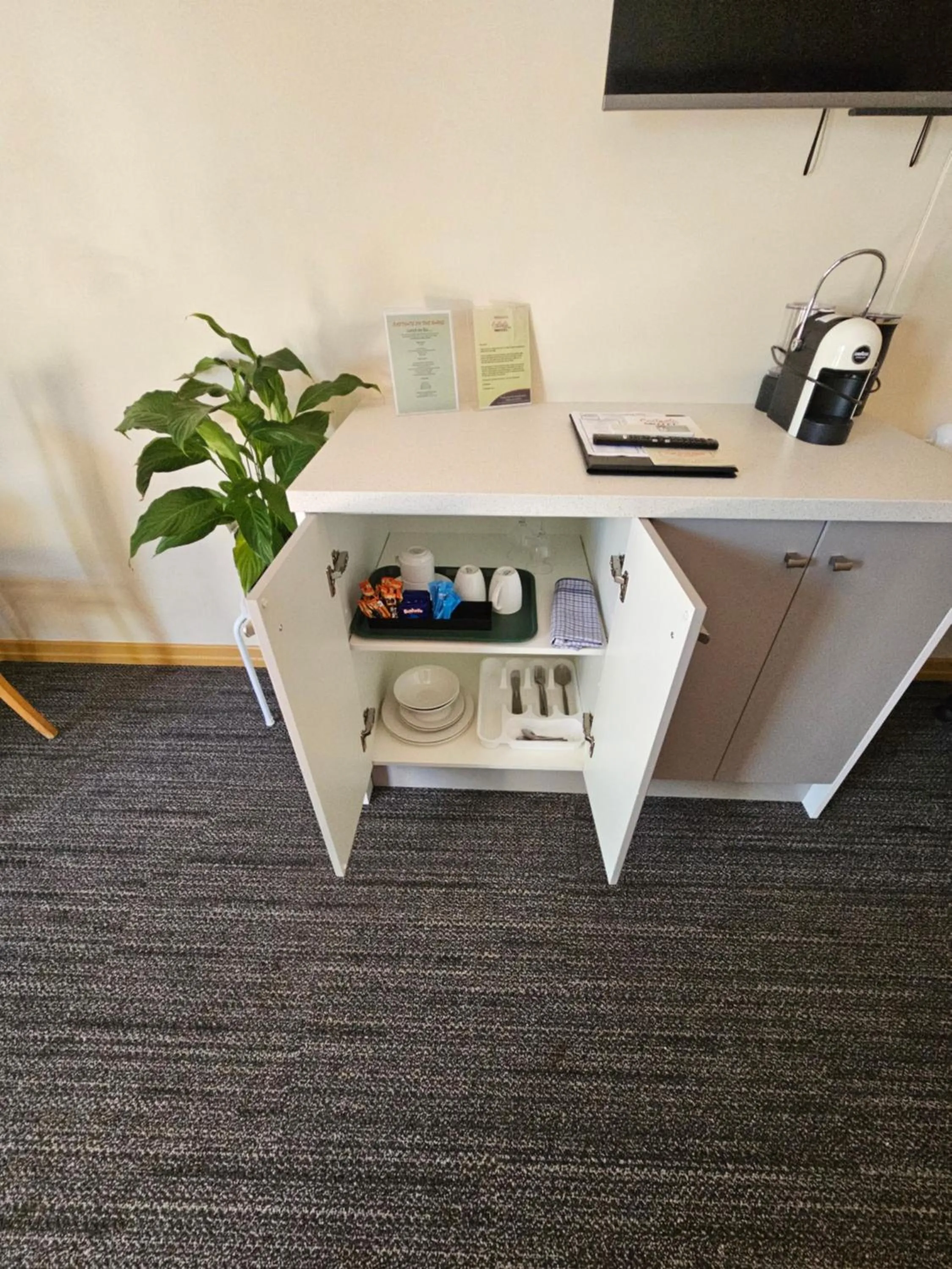Coffee/tea facilities in Eastgate on the Range Motel