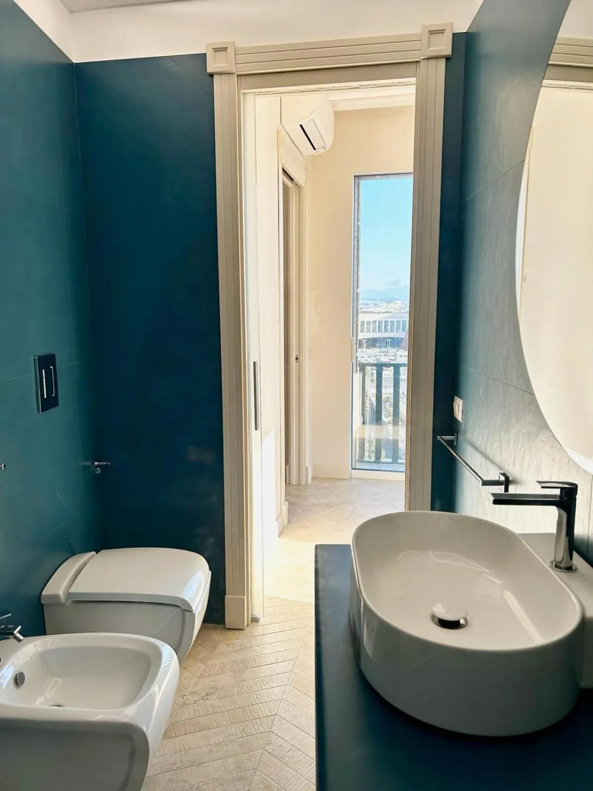 Toilet in Tiffany & Babylon Luxury Stay