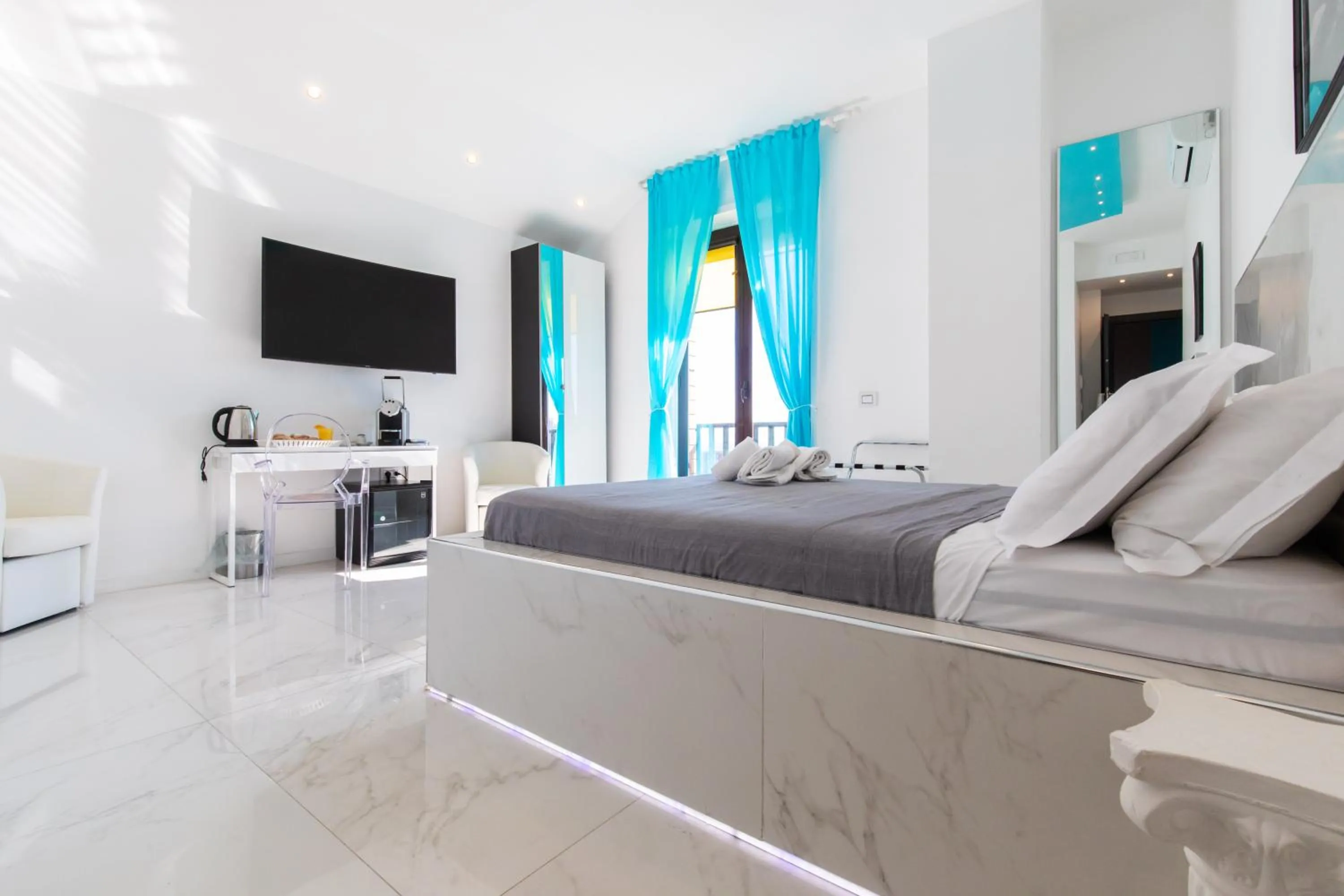 Bedroom, Bed in Tiffany & Babylon Luxury Stay